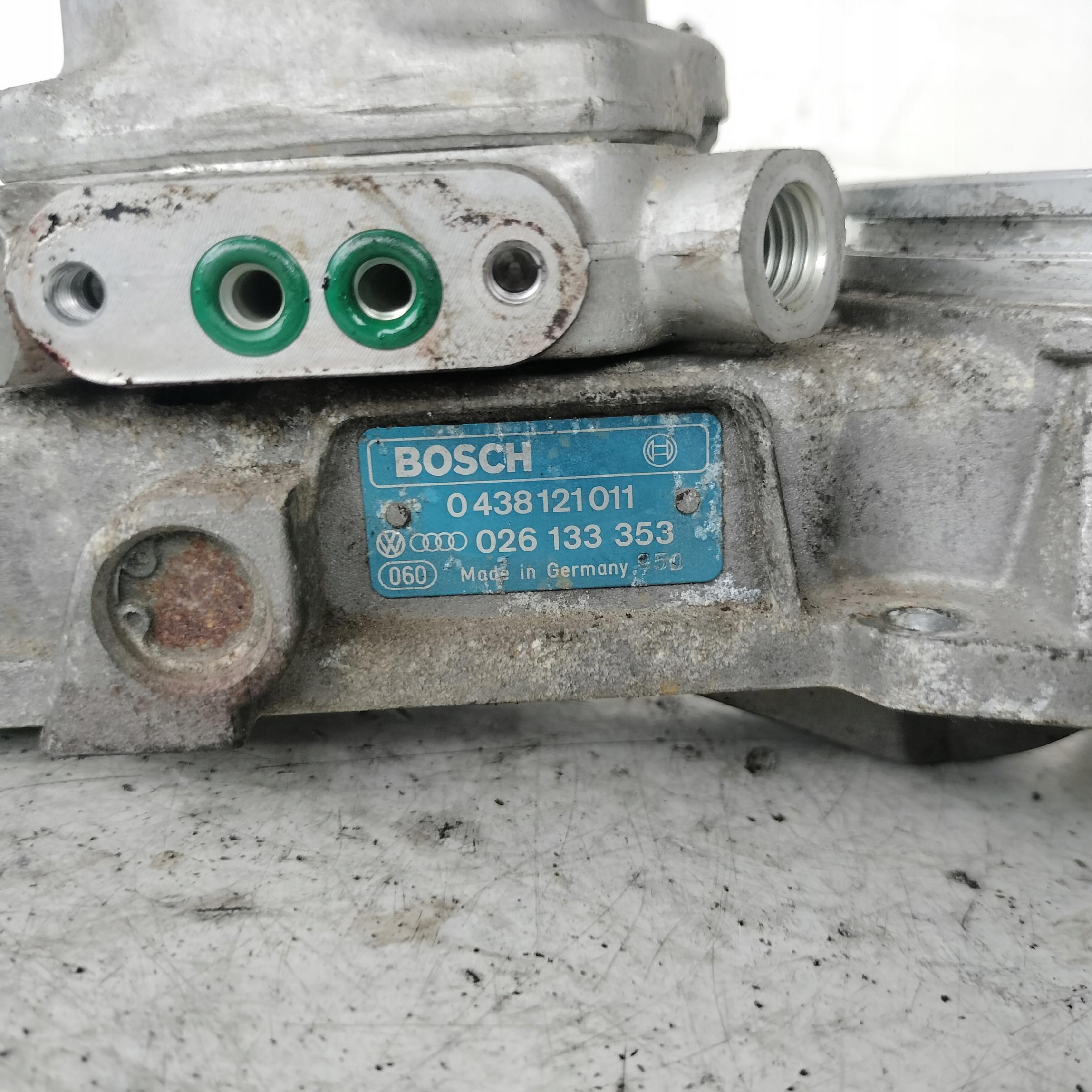 Dodatkowe zdjęcie używanej części: AUDI 80 B3 1.8 ROZDZIELACZ PALIWA 026133353 BOSCH