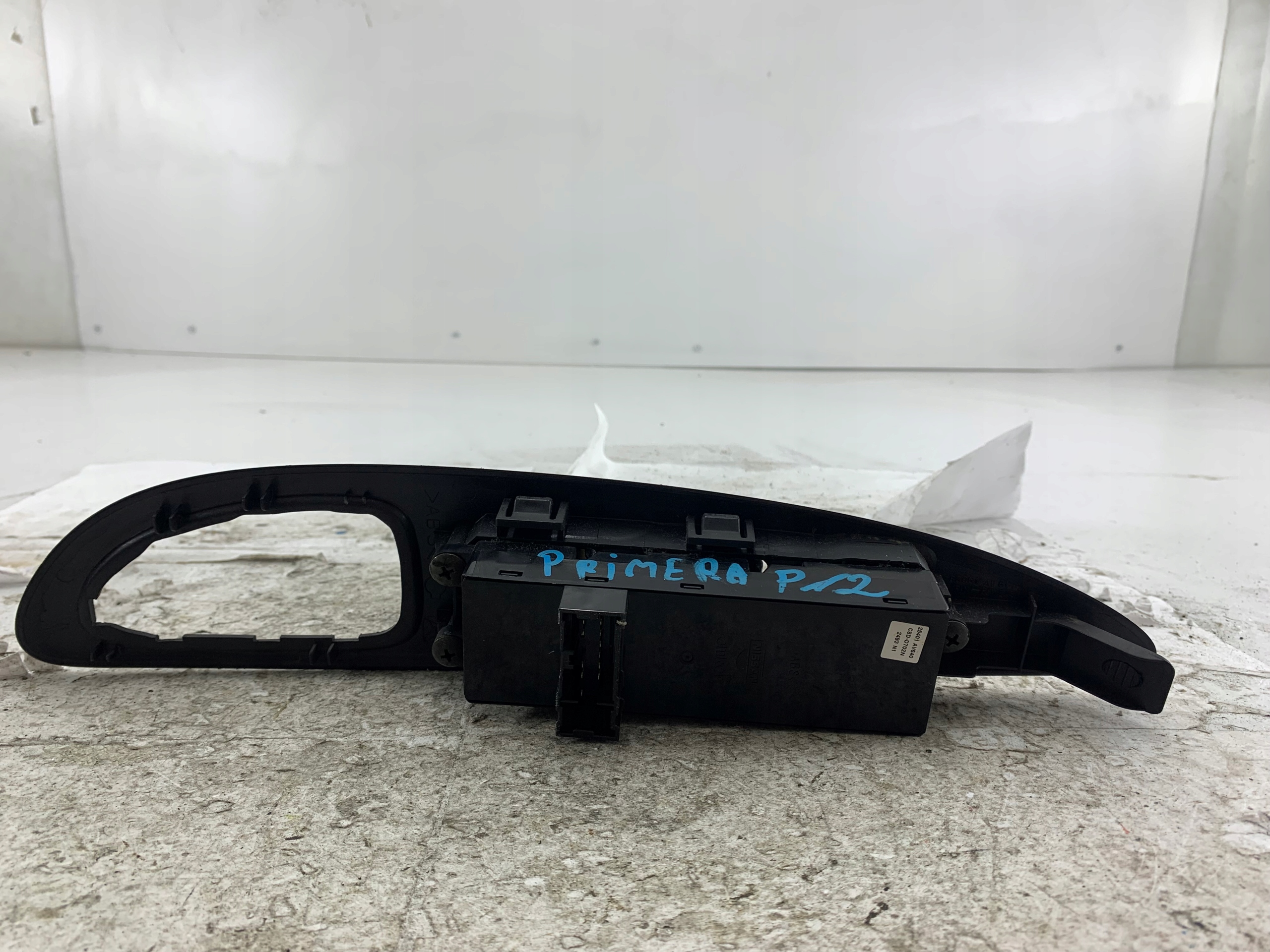 Dodatkowe zdjęcie używanej części: NISSAN PRIMERA P12 PANEL SZYB LEWY PRZÓD 25401AV640