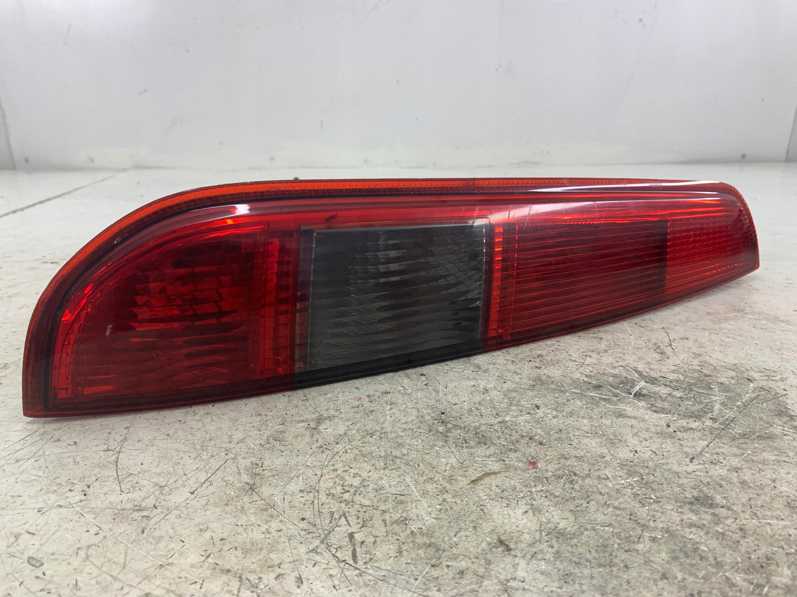 FORD FOCUS MK2 KOMBI LAMPA LEWA TYŁ - zdjęcie 2