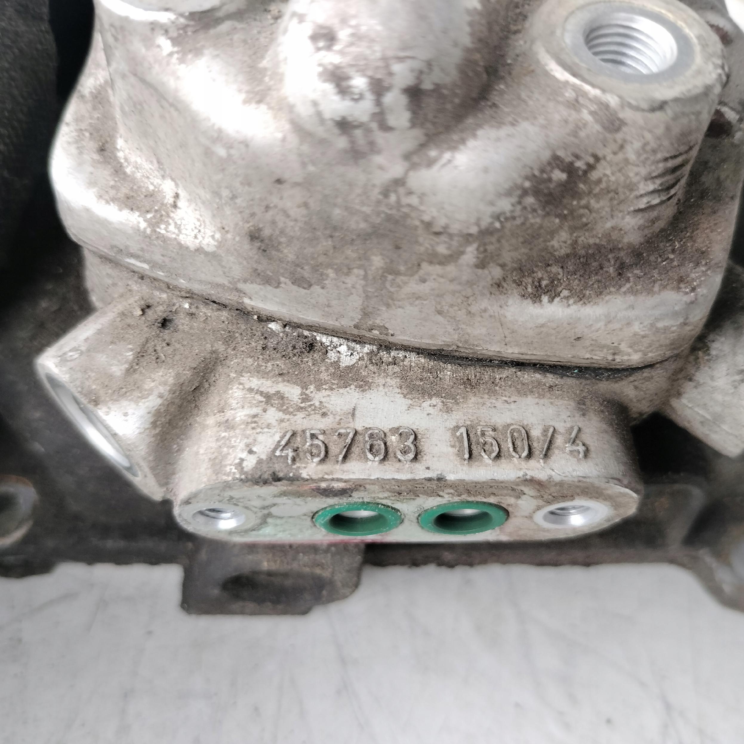 AUDI 80 B3 1.8 ROZDZIELACZ PALIWA 026133353 BOSCH - zdjęcie 6