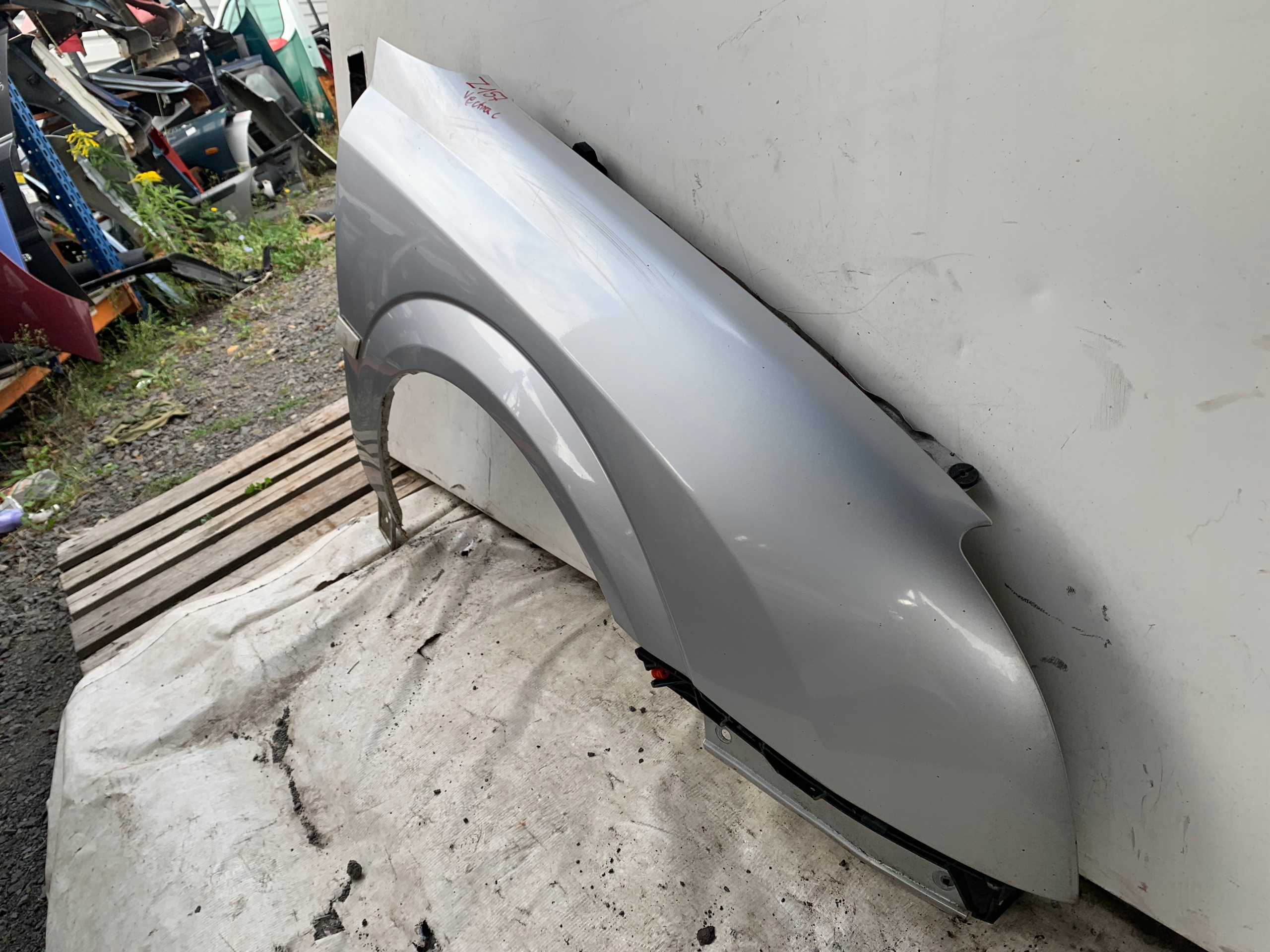 Dodatkowe zdjęcie używanej części: OPEL VECTRA C BŁOTNIK PRAWY Z157
