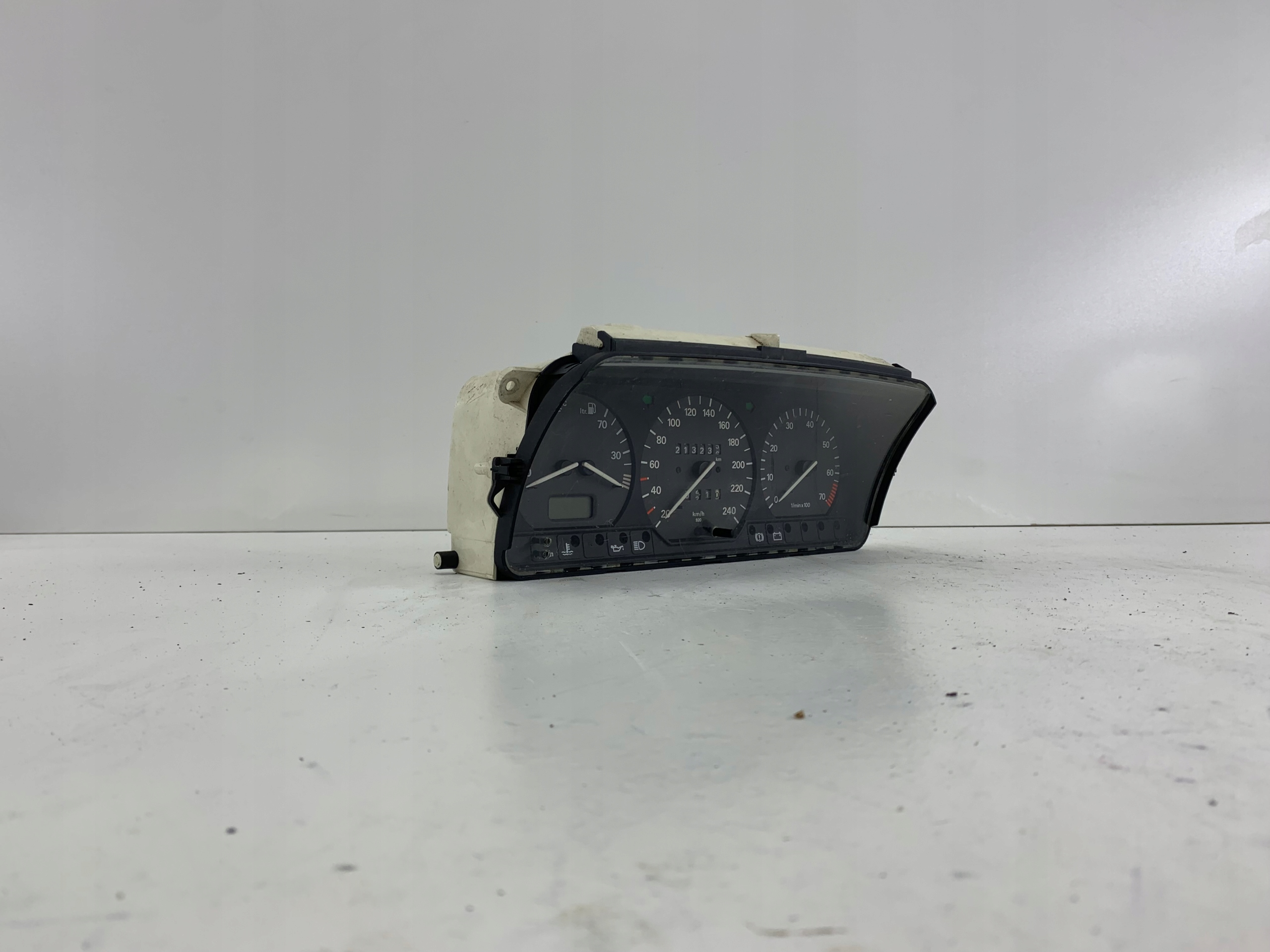 VW PASSAT B4 1.9 TDI LICZNIK ZEGARY 5220032310 - zdjęcie 2