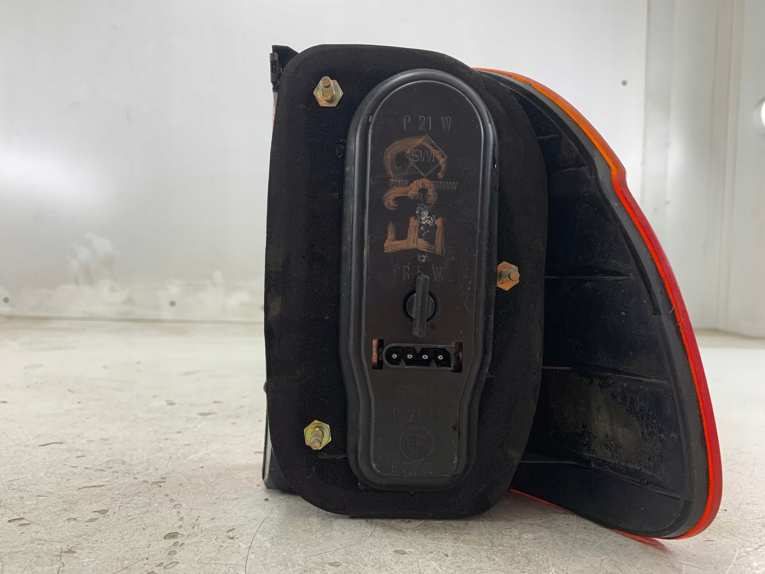 Dodatkowe zdjęcie używanej części: BMW E39 KOMBI TOURING LAMPA LEWA TYŁ