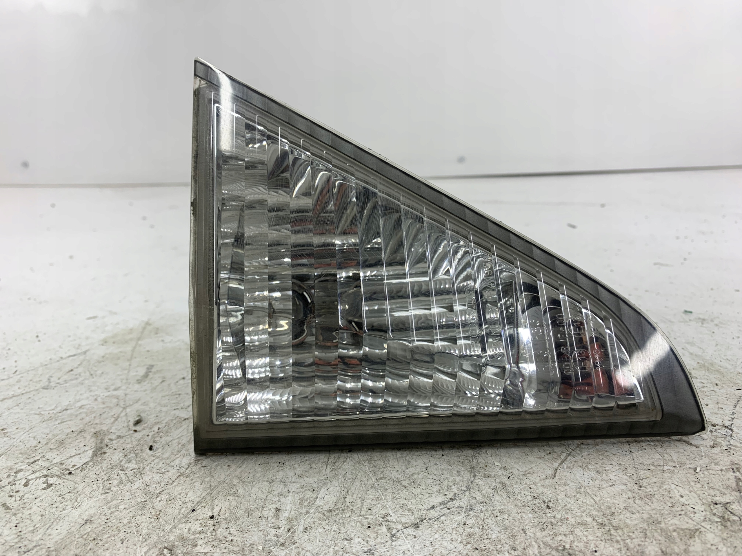 Dodatkowe zdjęcie używanej części: HONDA STREAM I LIFT LAMPA PRAWA TYŁ KLAPA