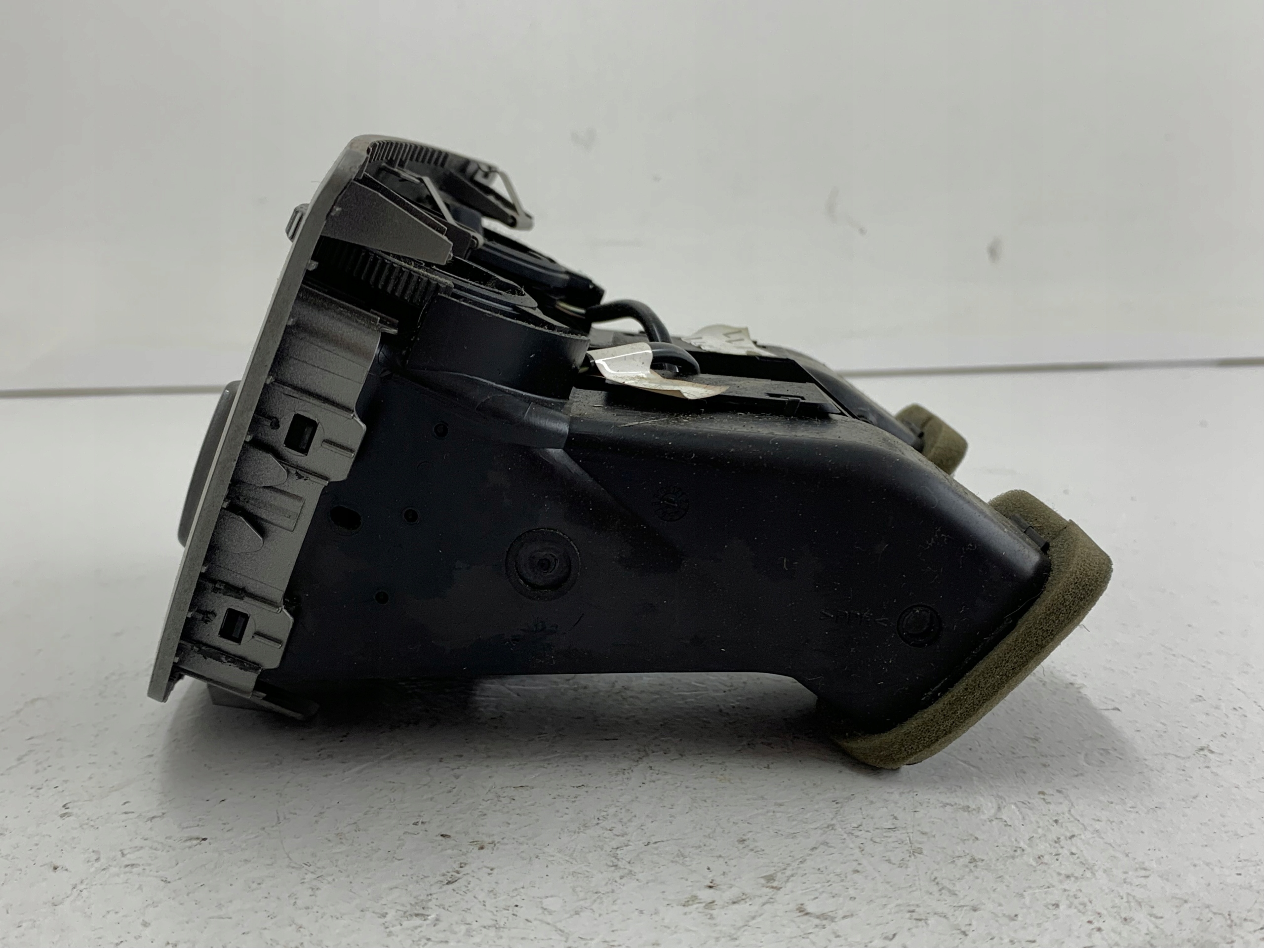 BMW E65 LIFT LCI KRATKA NAWIEWU TUNELU TYŁ 7002395 - zdjęcie 4