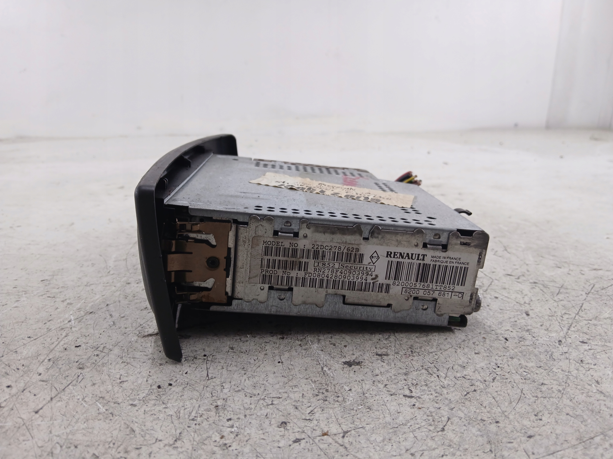 Dodatkowe zdjęcie używanej części: RENAULT CLIO II RADIO FABRYCZNE CD 8200057681D + KOD 6105