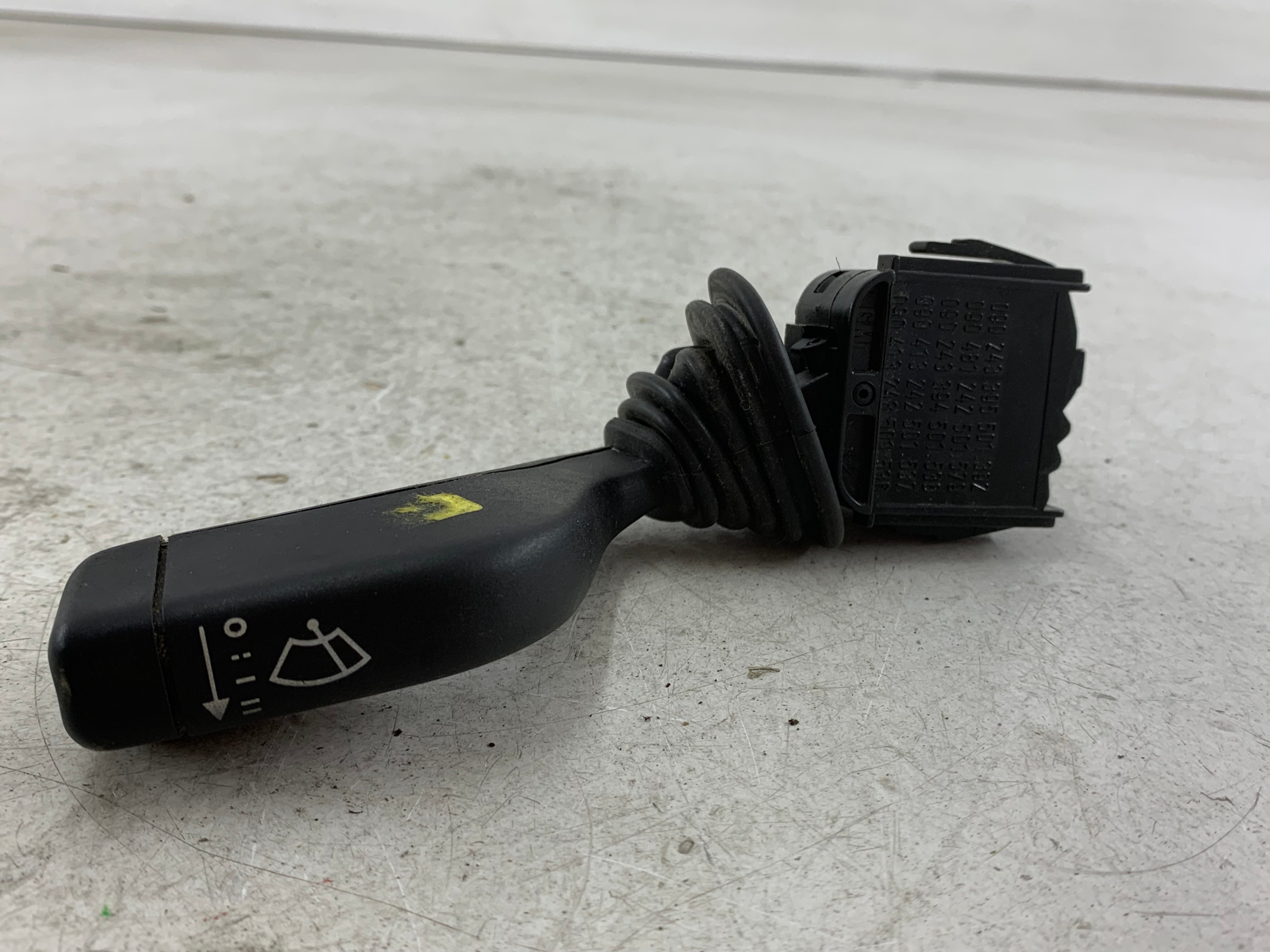 Dodatkowe zdjęcie używanej części: OPEL ASTRA G ZAFIRA A PRZEŁĄCZNIK MANETKA WYCIERACZEK 090243395501