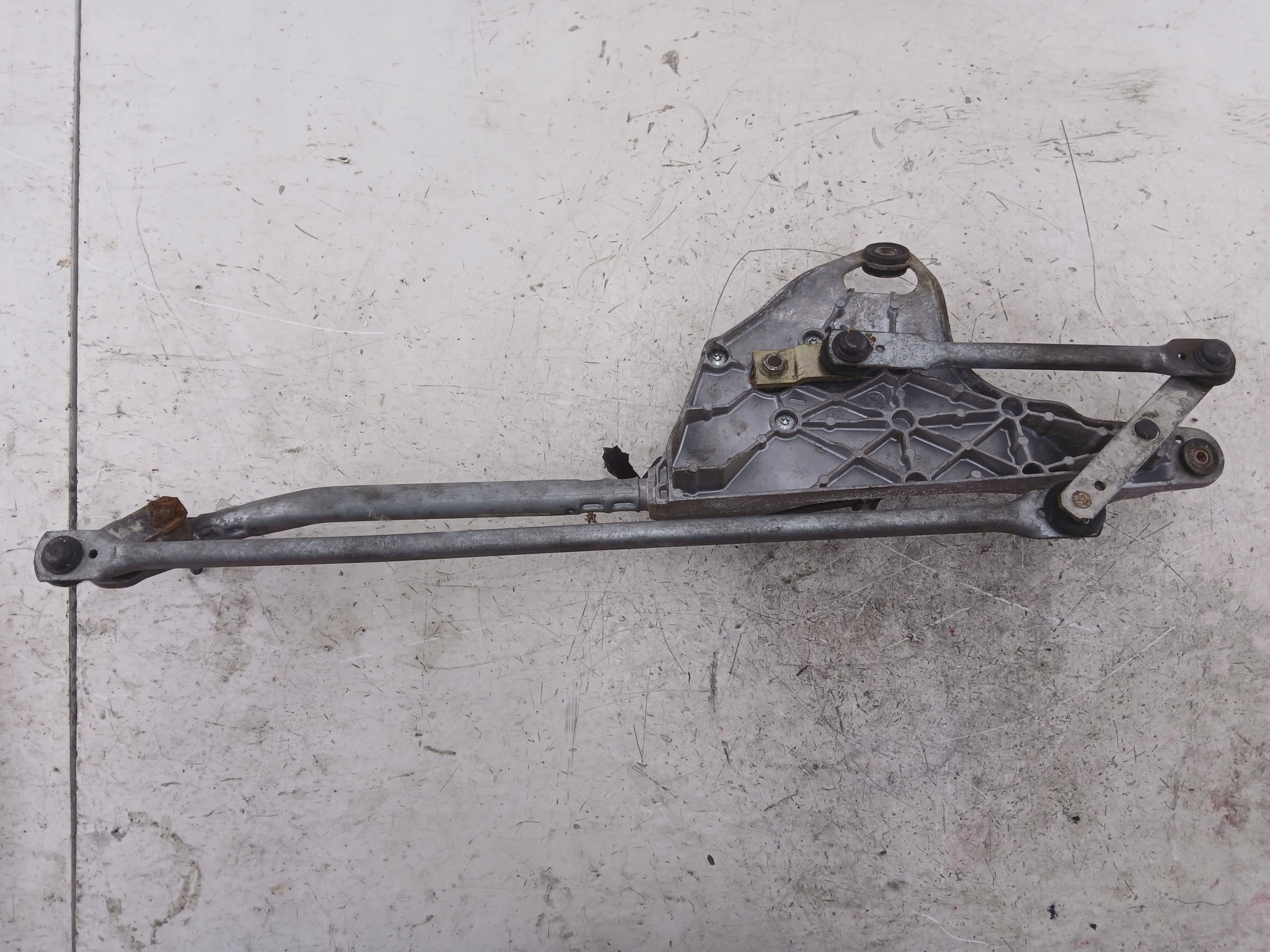 Dodatkowe zdjęcie używanej części: AUDI A8 D3 MECHANIZM WYCIERACZEK PRZÓD 4E1955119C