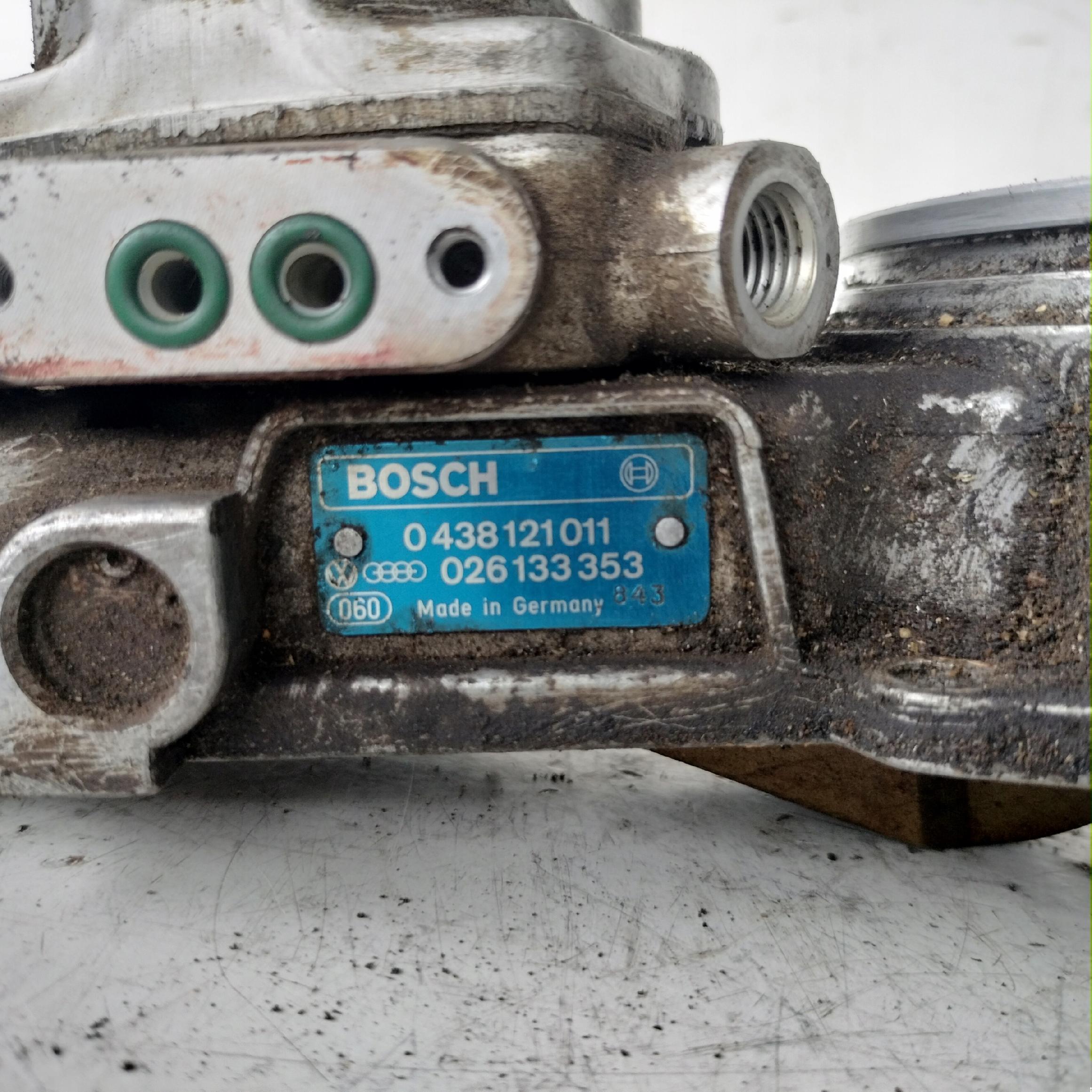 Dodatkowe zdjęcie używanej części: AUDI 80 B3 1.8 ROZDZIELACZ PALIWA 026133353 BOSCH