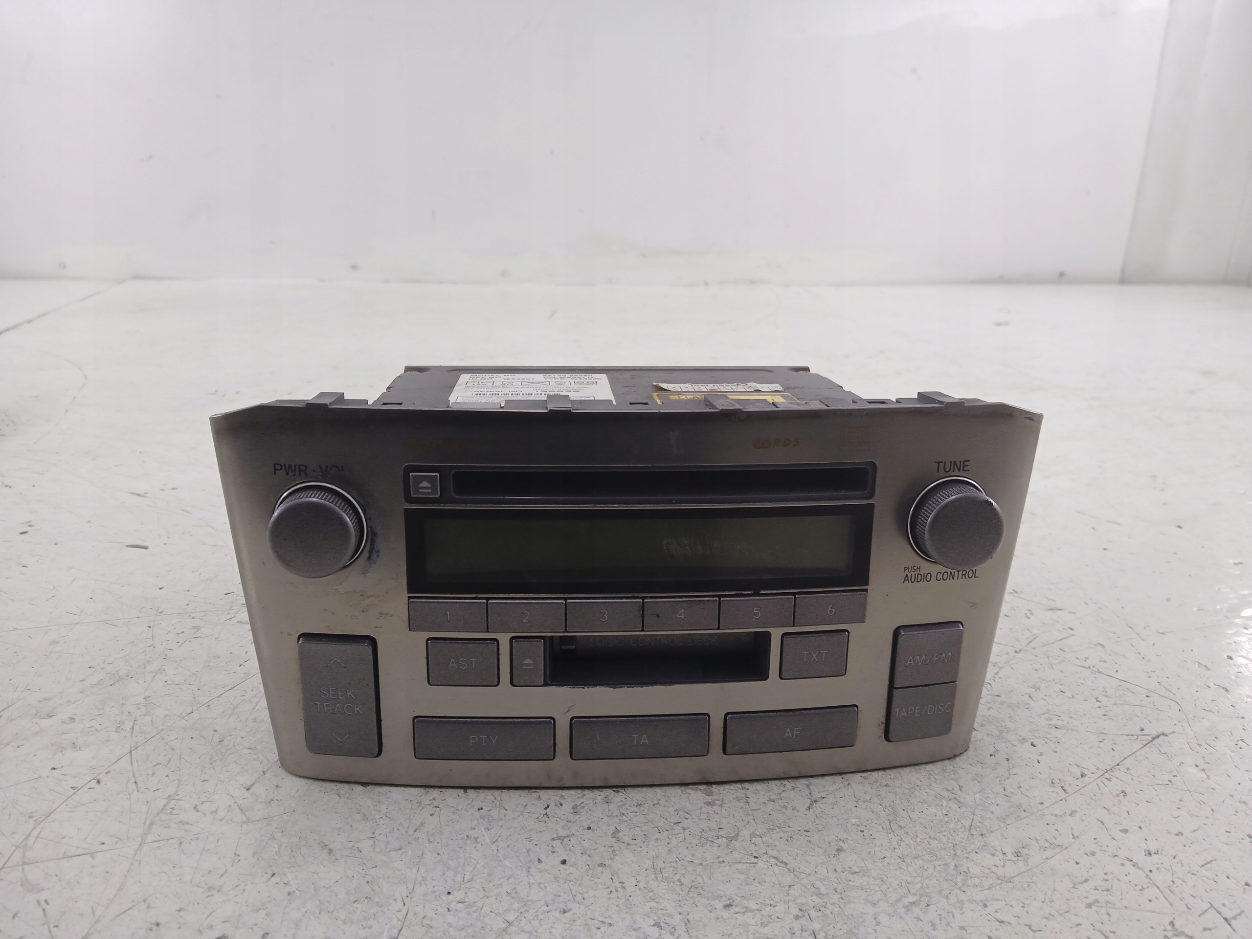 Dodatkowe zdjęcie używanej części: TOYOTA AVENSIS T25 RADIO FABRYCZNE CD 86120-05080