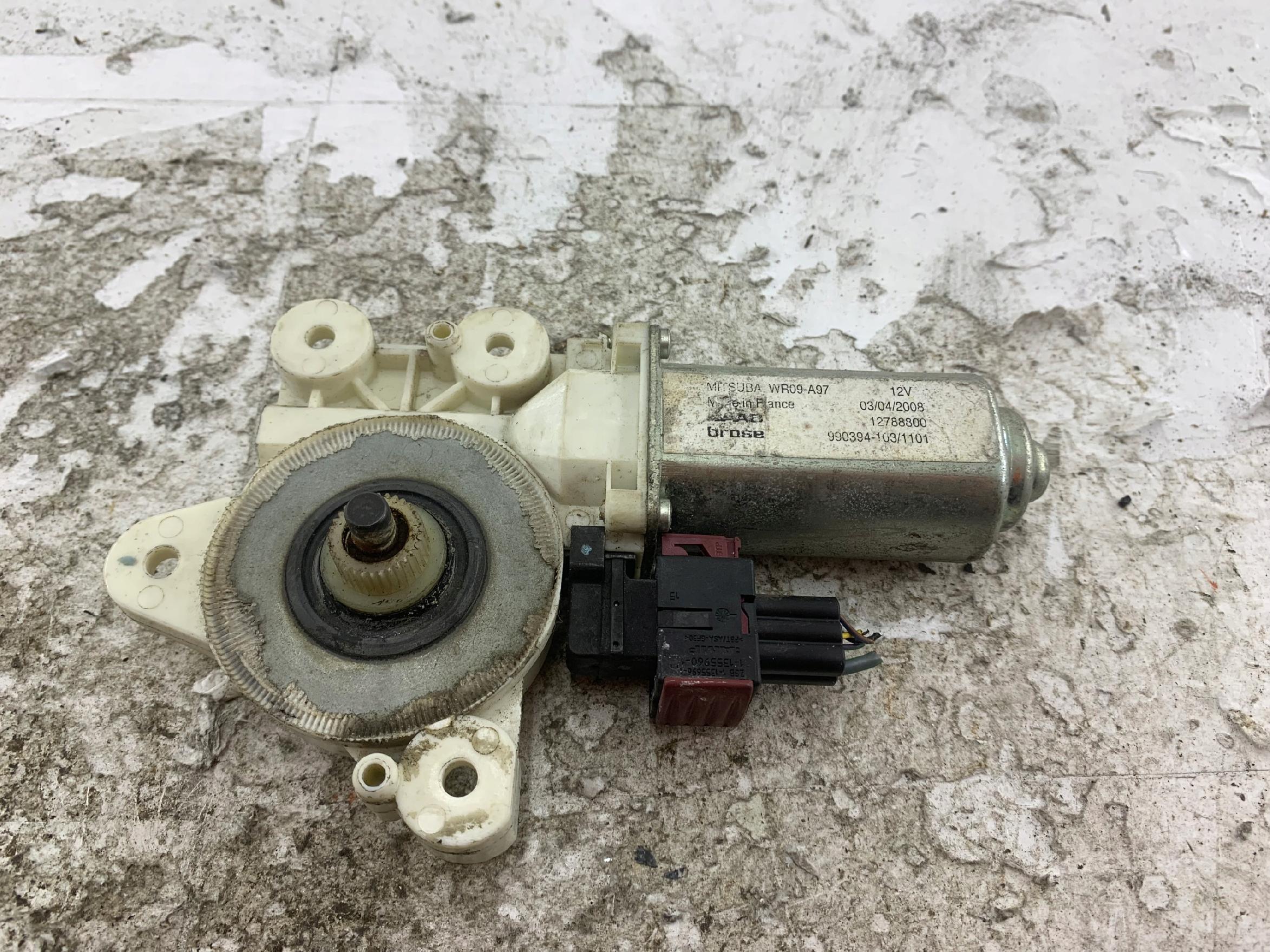 Dodatkowe zdjęcie używanej części: SAAB 93 9-3 II LIFT SILNICZEK SZYBY PRAWY PRZÓD 12755682