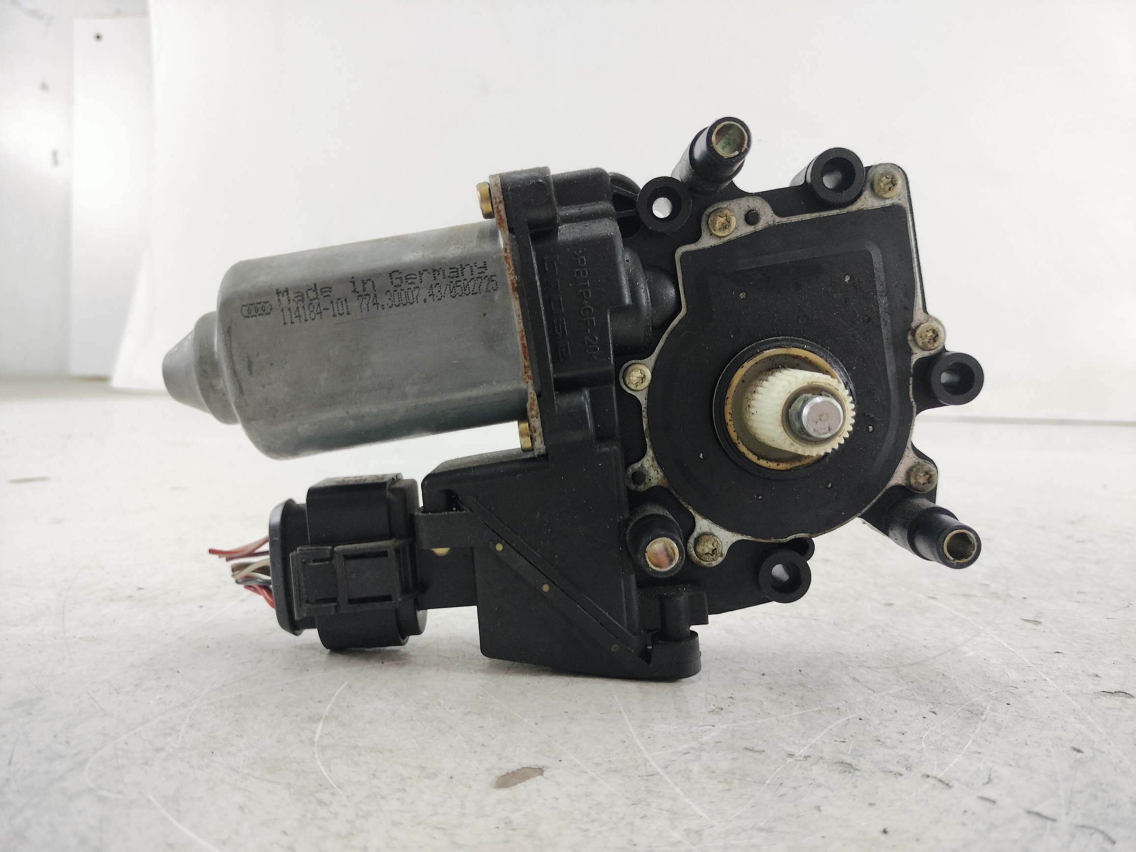 SILNICZEK SZYB PRAWY PRZÓD AUDI A4 B5 114184101 - zdjęcie 2