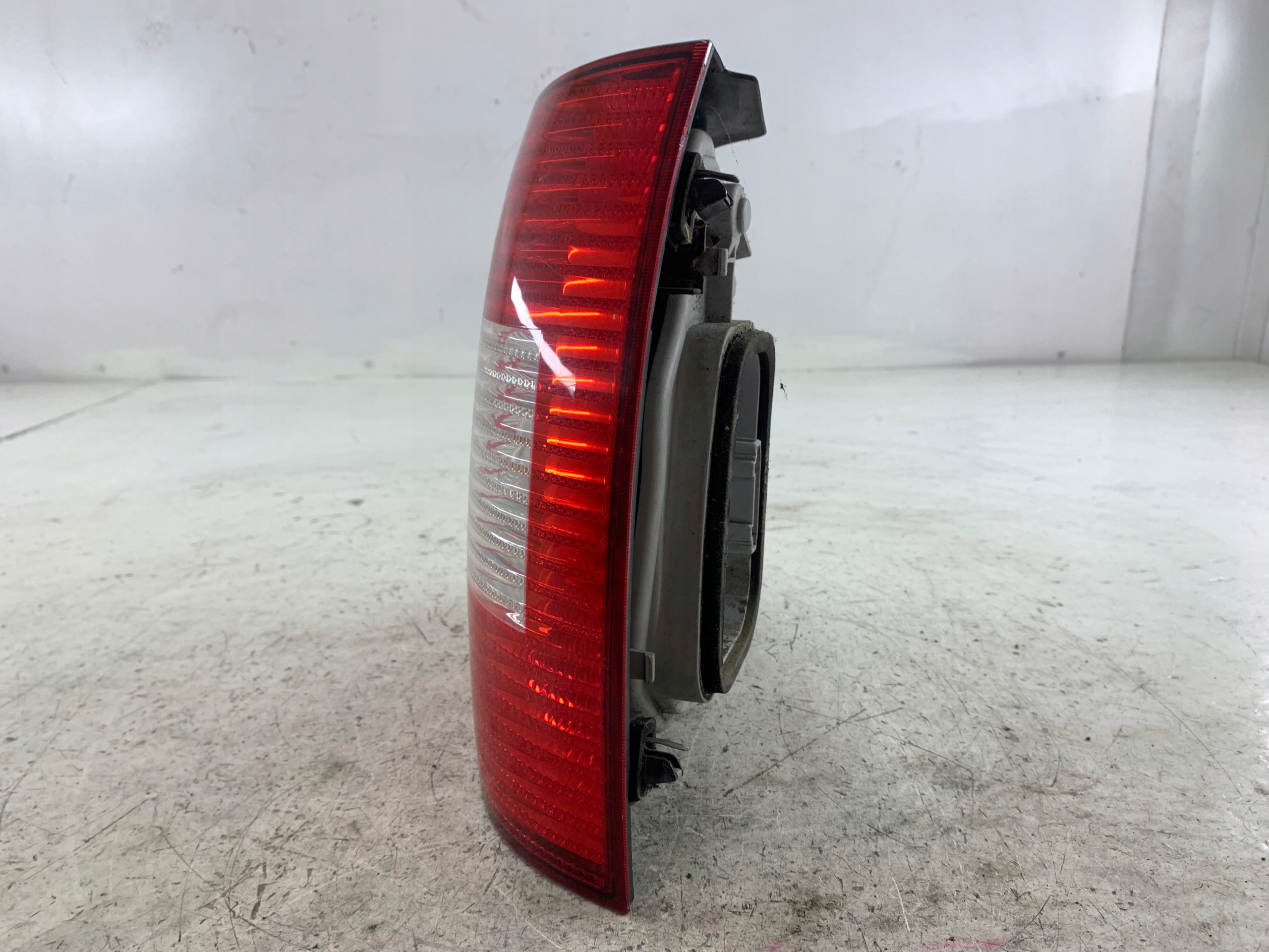Dodatkowe zdjęcie używanej części: VW POLO IV 9N LAMPA PRAWA TYŁ