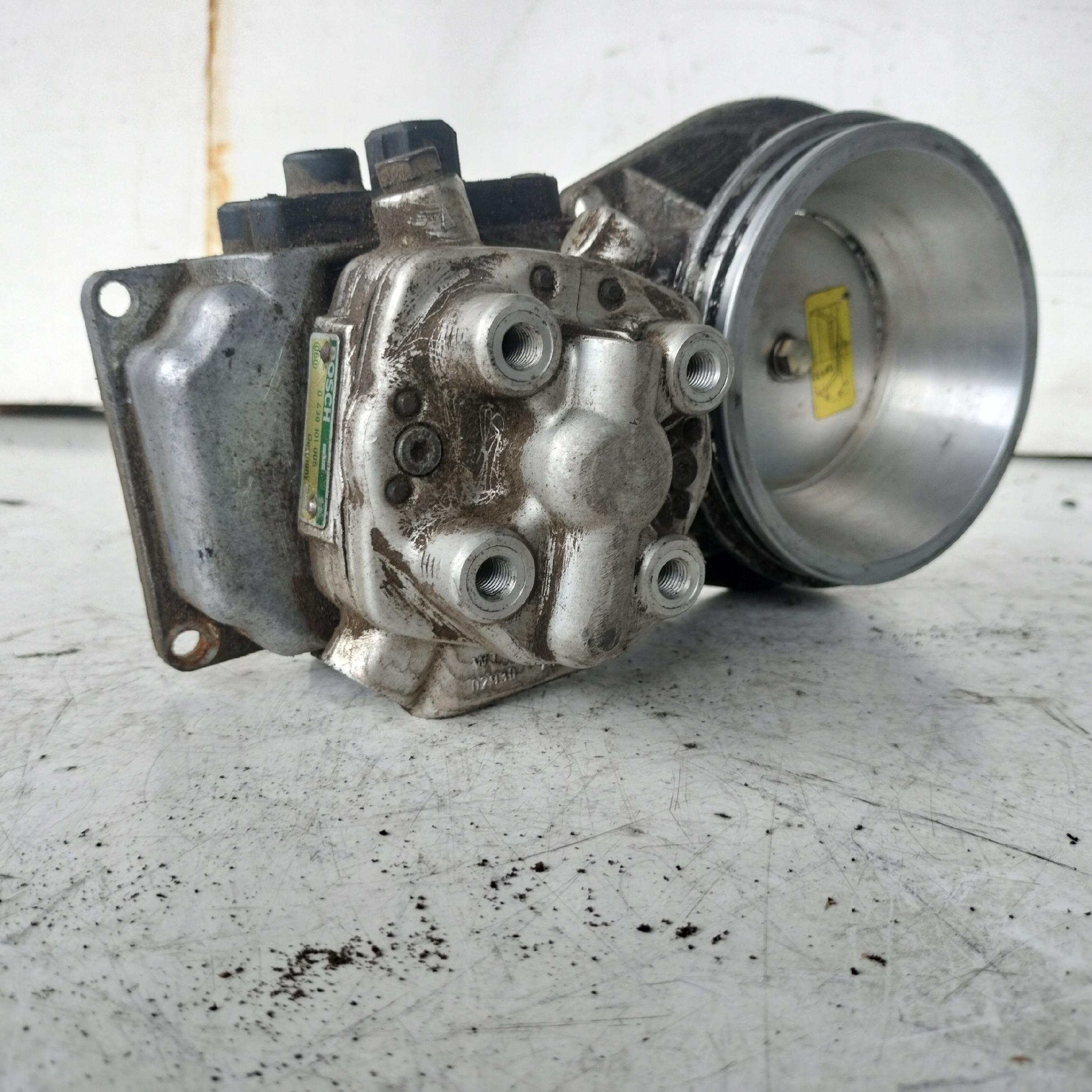 Dodatkowe zdjęcie używanej części: AUDI 80 B3 1.8 ROZDZIELACZ PALIWA 026133353 BOSCH