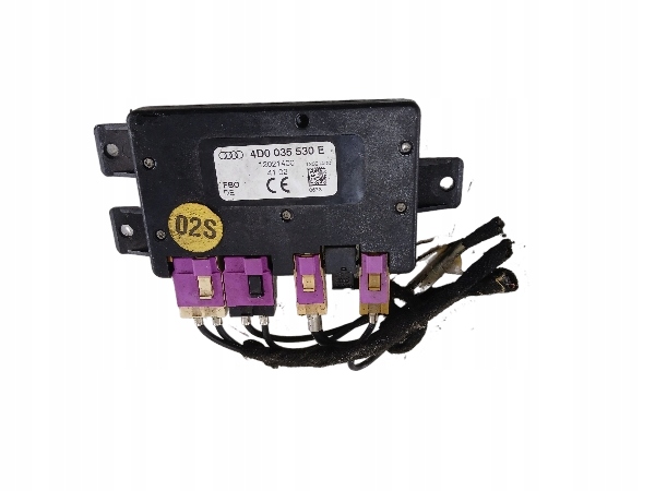 AUDI A6 C5 WZMACNIACZ ANTENY 4D0035530E