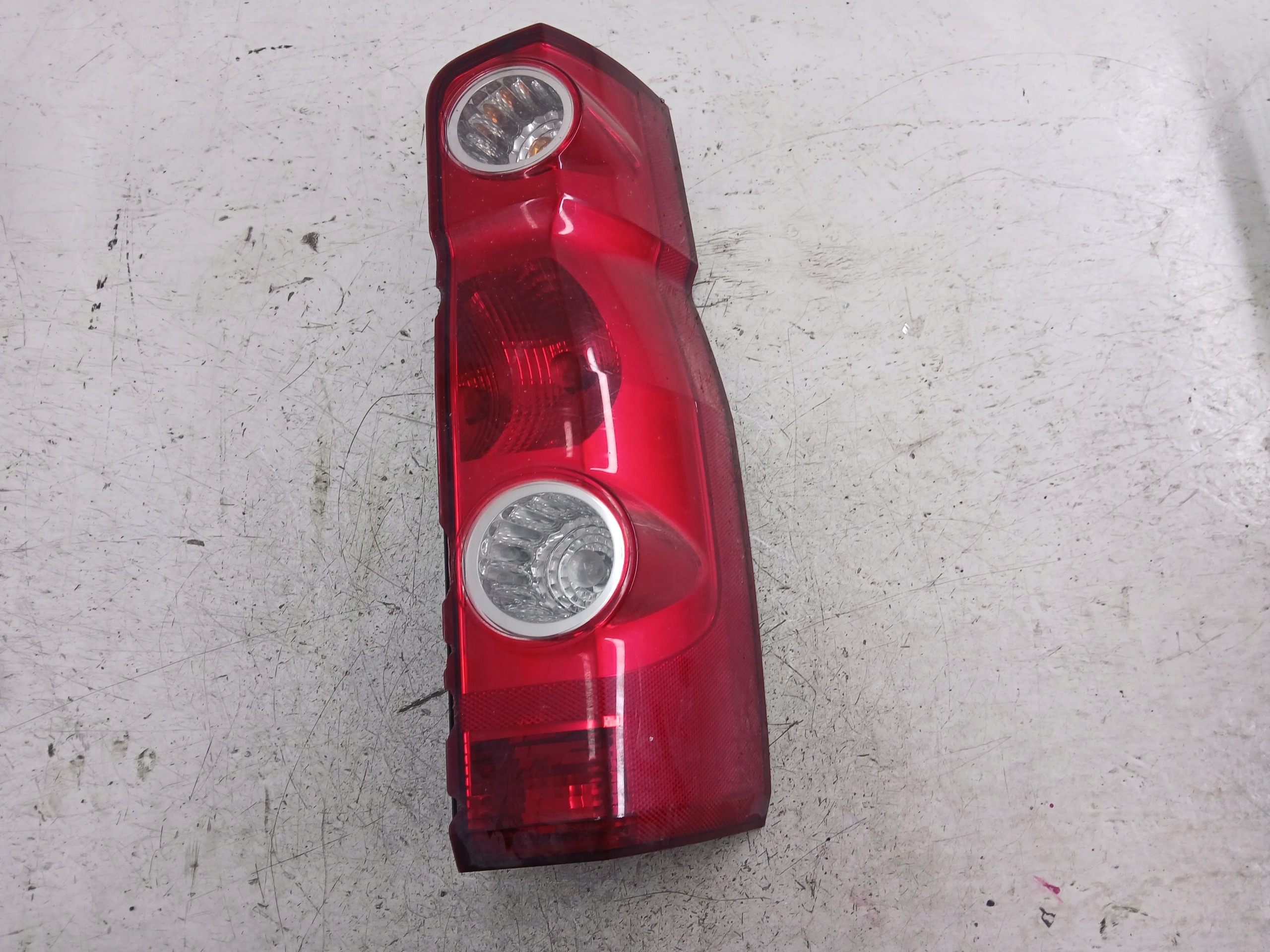 Dodatkowe zdjęcie używanej części: VW CRAFTER I LAMPA PRAWA TYŁ