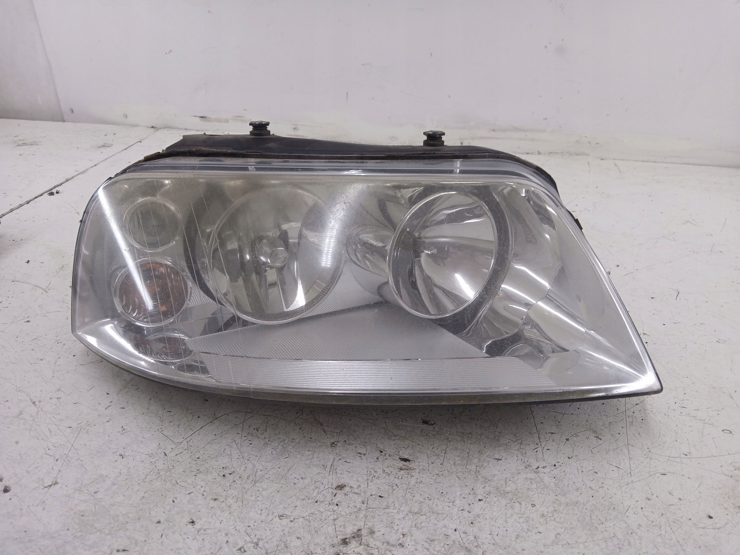 Dodatkowe zdjęcie używanej części: VW SHARAN I LIFT LAMPA PRAWA PRZÓD 7M3941016AD