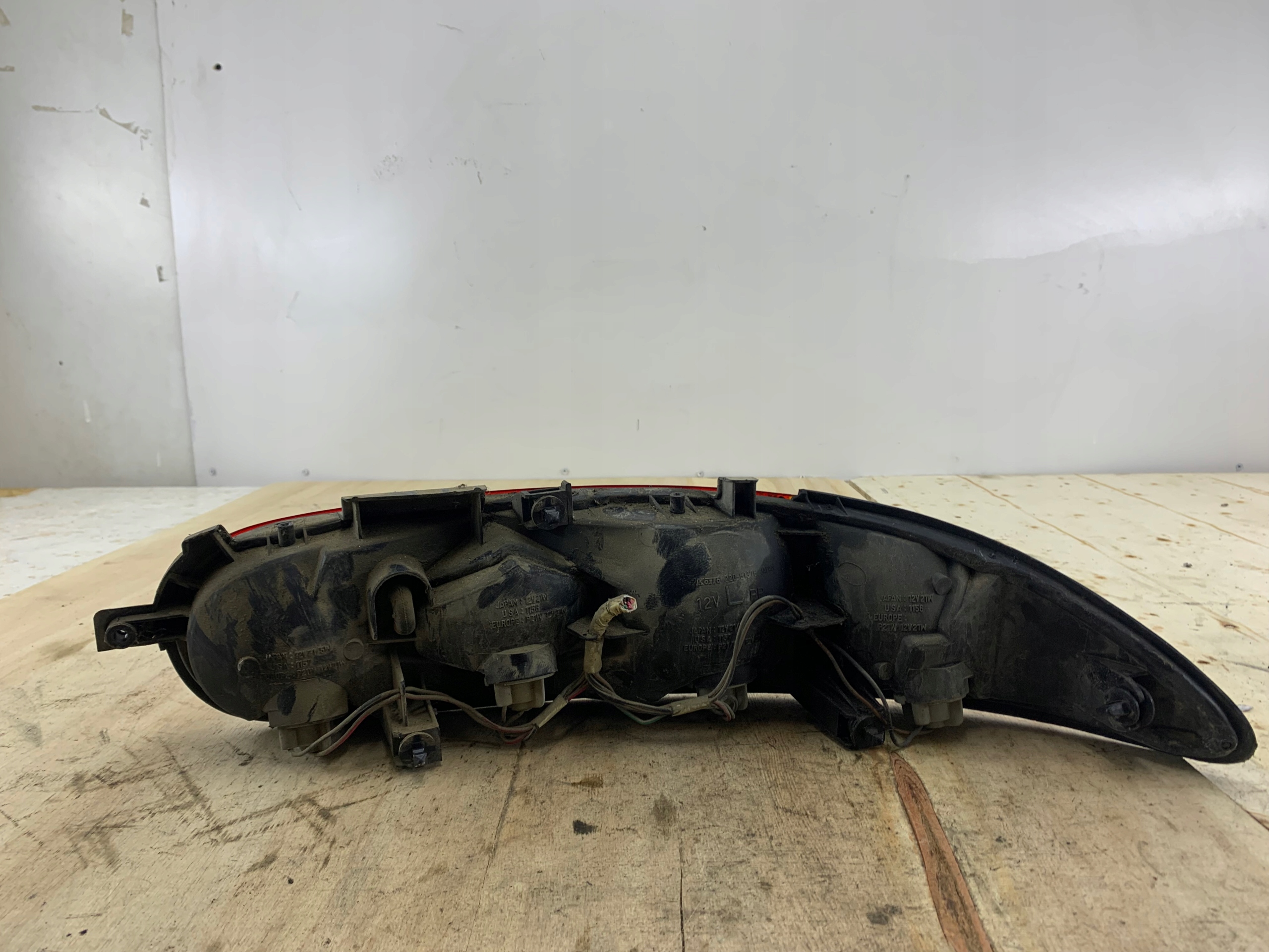 Dodatkowe zdjęcie używanej części: MAZDA MX-3 LAMPA LEWA TYŁ