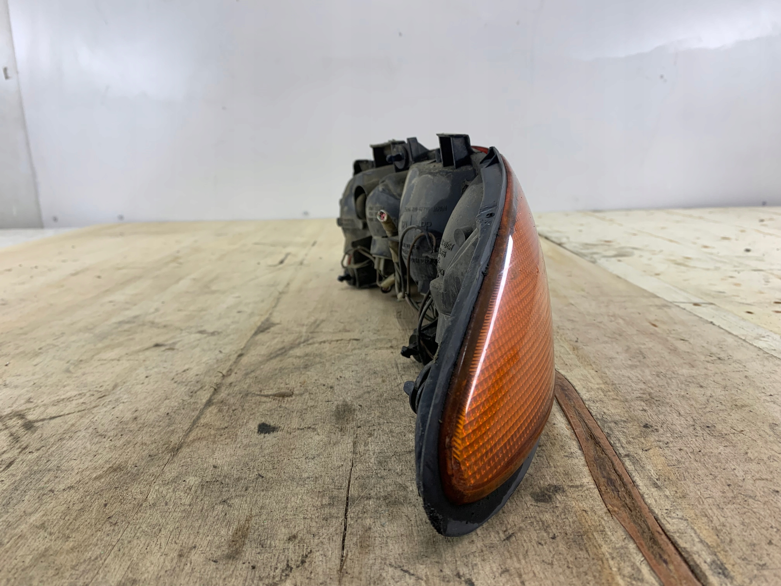 Dodatkowe zdjęcie używanej części: MAZDA MX-3 LAMPA LEWA TYŁ