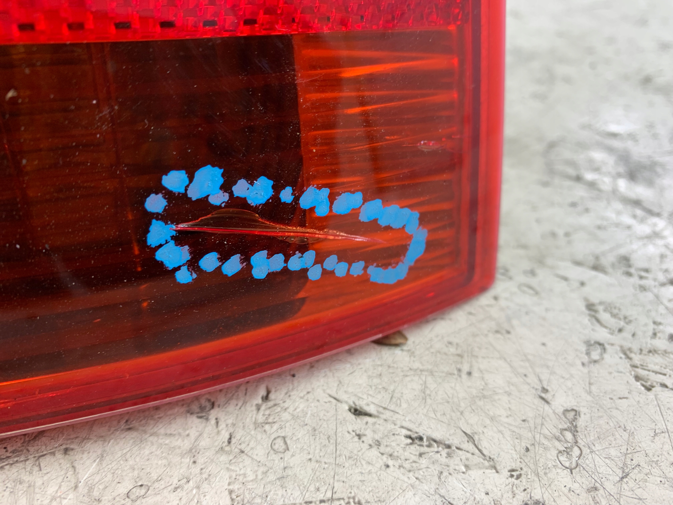 AUDI A4 B7 LAMPA PRAWA TYŁ SEDAN 8E5945096 BEZ WKŁADU - zdjęcie 3