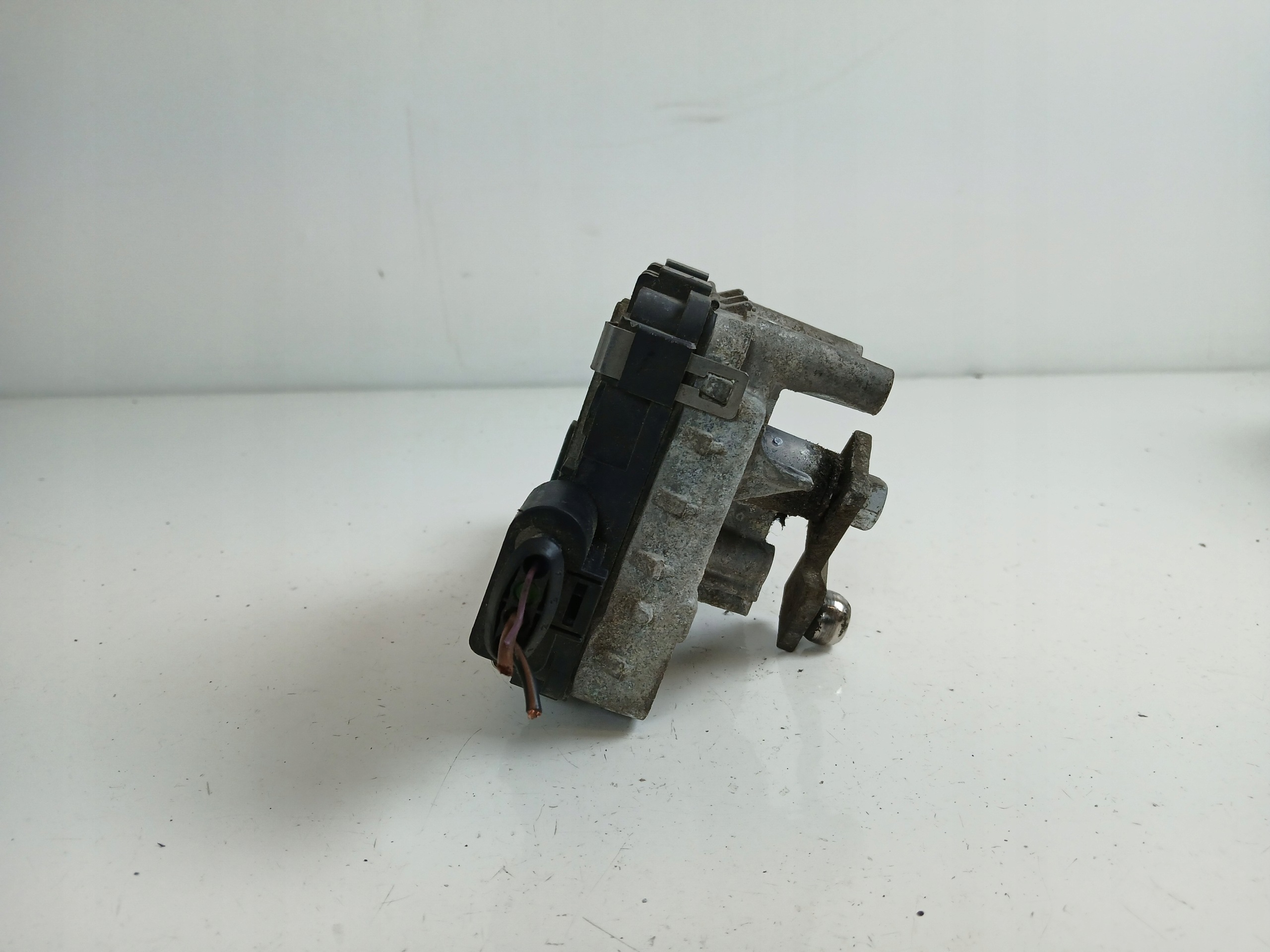 Dodatkowe zdjęcie używanej części: AUDI A3 8P MECHANIZM WYCIERACZKI PRZÓD 8P1955119A