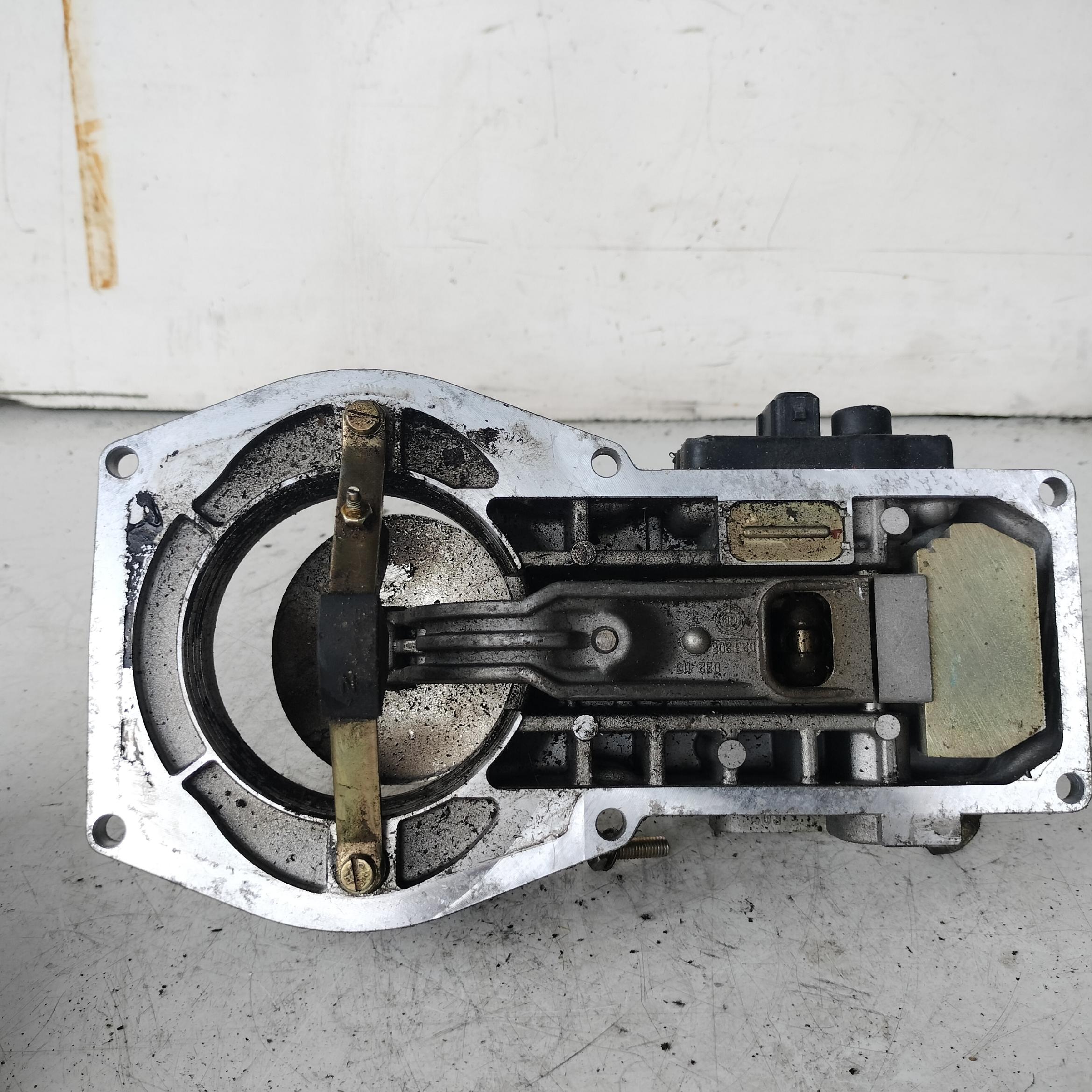 AUDI 80 B3 1.8 ROZDZIELACZ PALIWA 026133353 BOSCH - zdjęcie 5