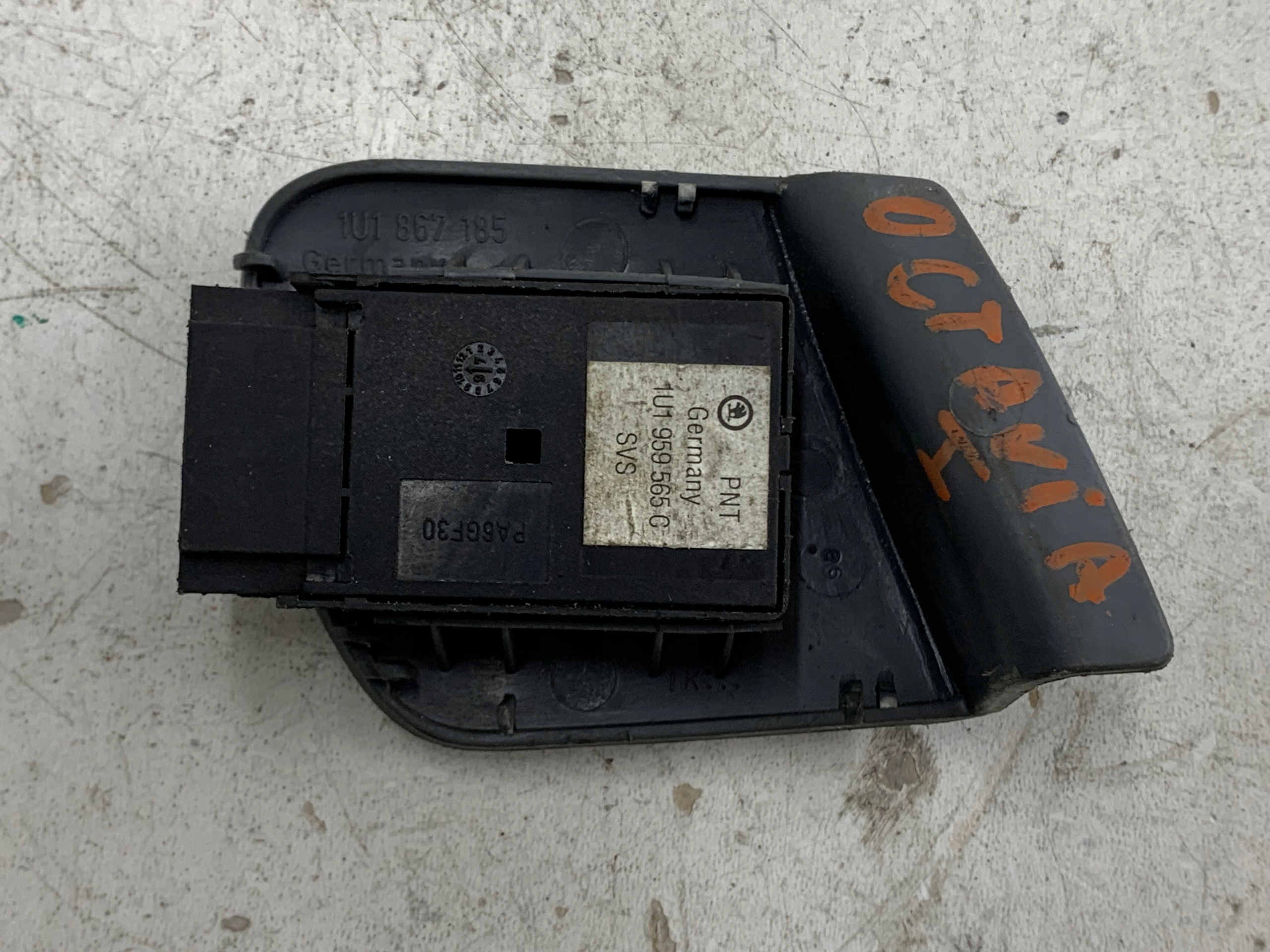 Dodatkowe zdjęcie używanej części: SKODA OCTAVIA I PANEL REGULACJI LUSTEREK 1U1959565C