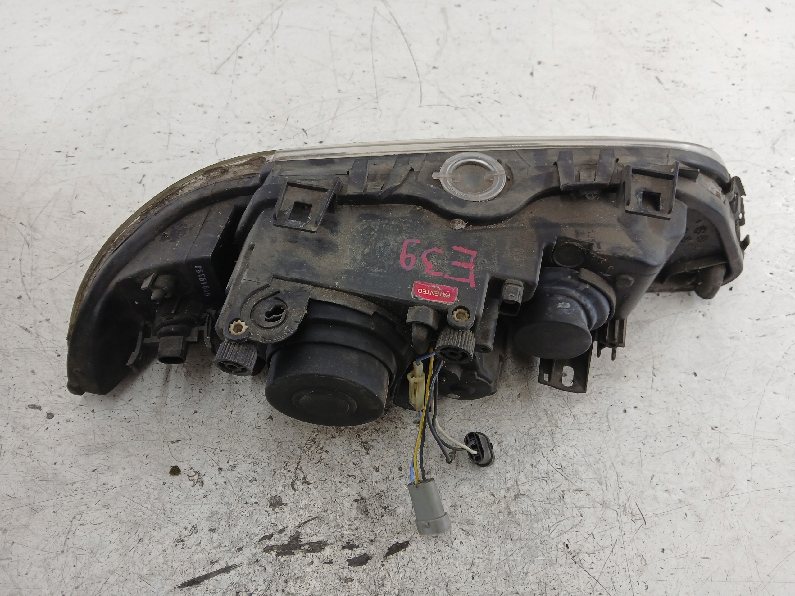 Dodatkowe zdjęcie używanej części: BMW E39 LAMPA LEWA PRZÓD SOCZEWKA ANGEL EYES