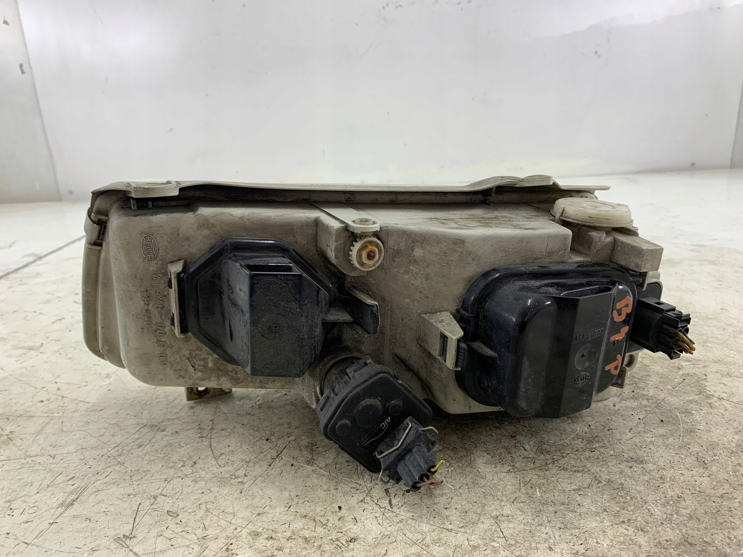 Dodatkowe zdjęcie używanej części: VW PASSAT B4 LAMPA PRAWA PRZÓD