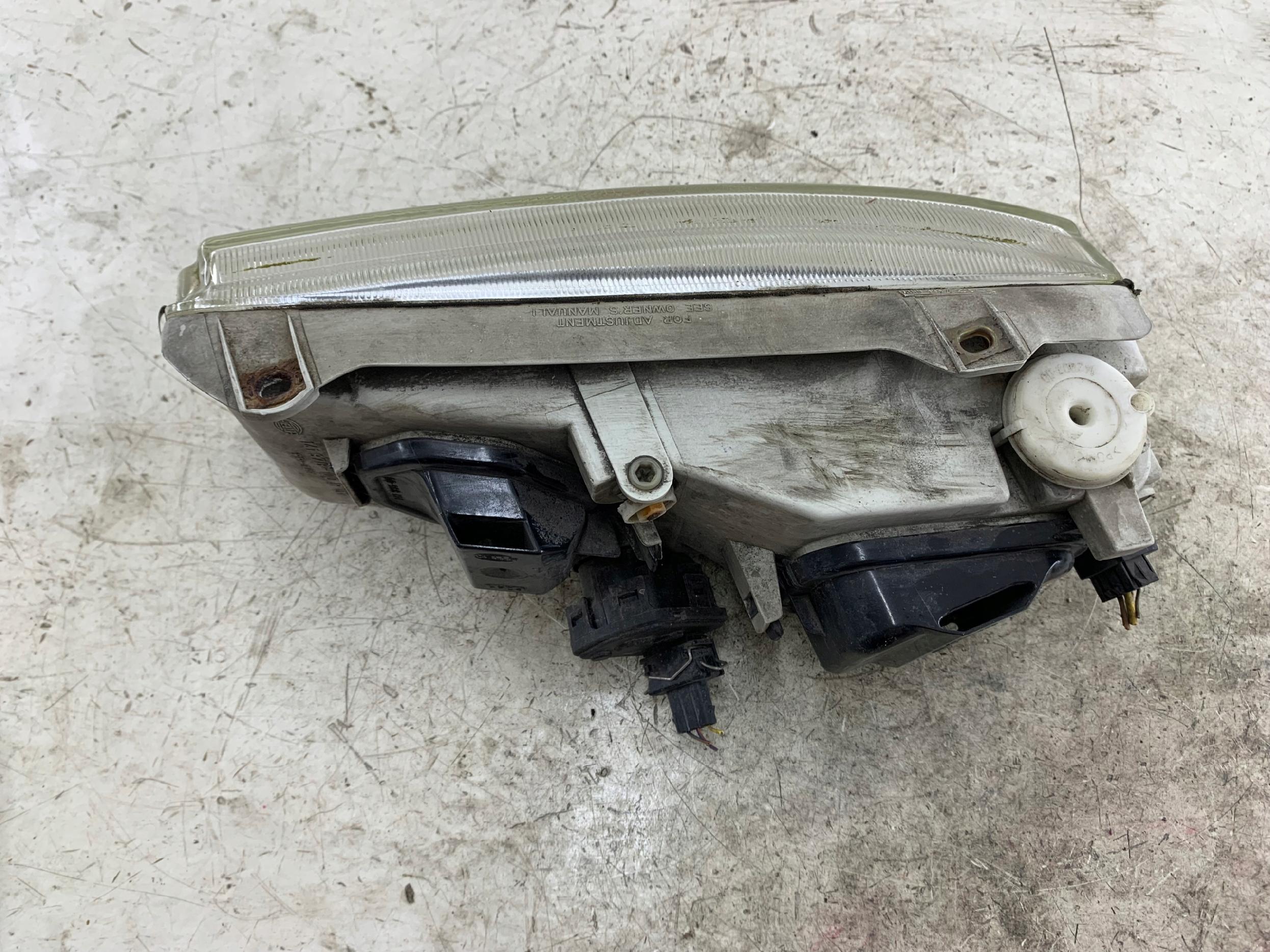 Dodatkowe zdjęcie używanej części: VW PASSAT B4 LAMPA PRAWA PRZÓD