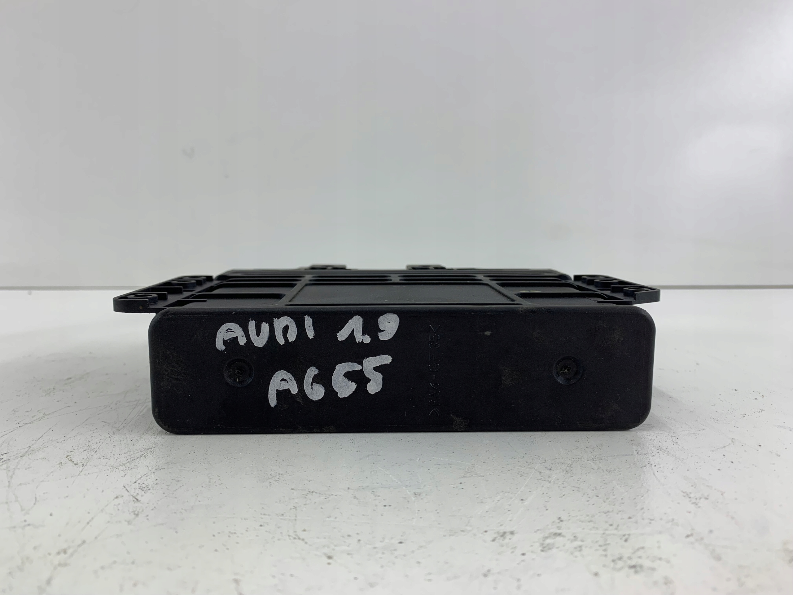Dodatkowe zdjęcie używanej części: AUDI A6 C5 1.9 TDI STEROWNIK MODUŁ SKRZYNI BIEGÓW 01N927733EB