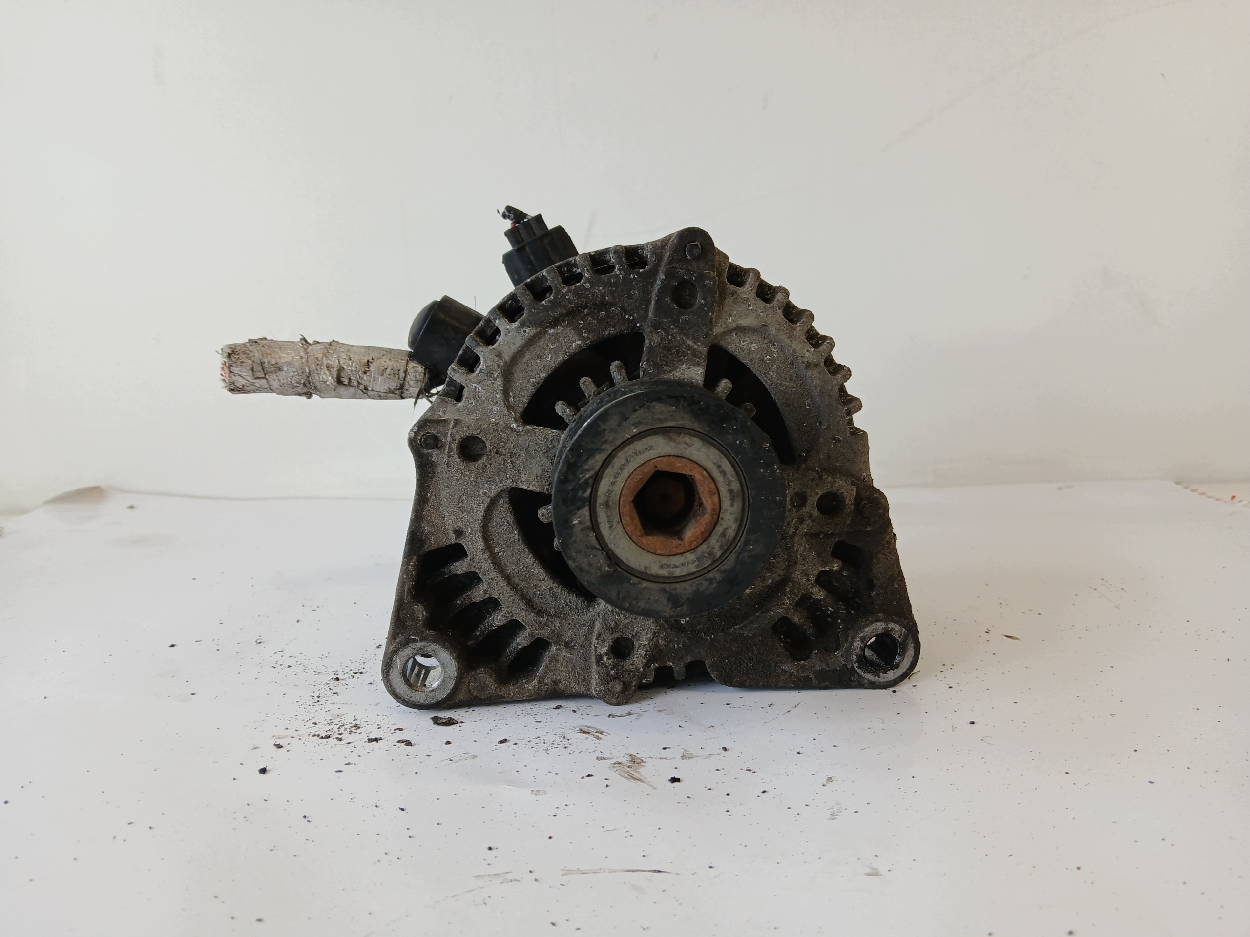 Dodatkowe zdjęcie używanej części: VOLVO V50 II S40 II C70 C30 2.0 D ALTERNATOR 104210-2710 150A