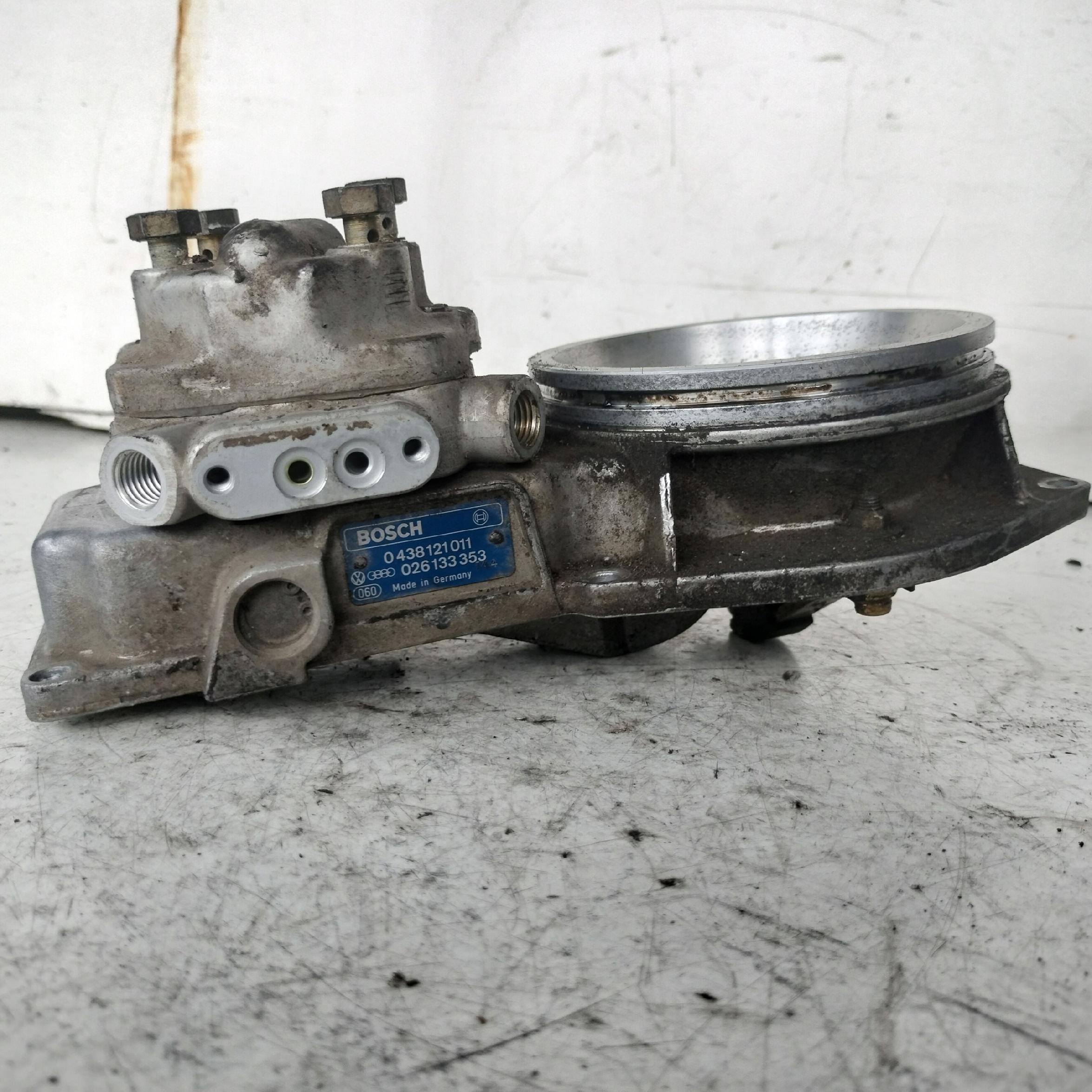 Dodatkowe zdjęcie używanej części: AUDI 80 B3 1.8 ROZDZIELACZ PALIWA 026133353 BOSCH