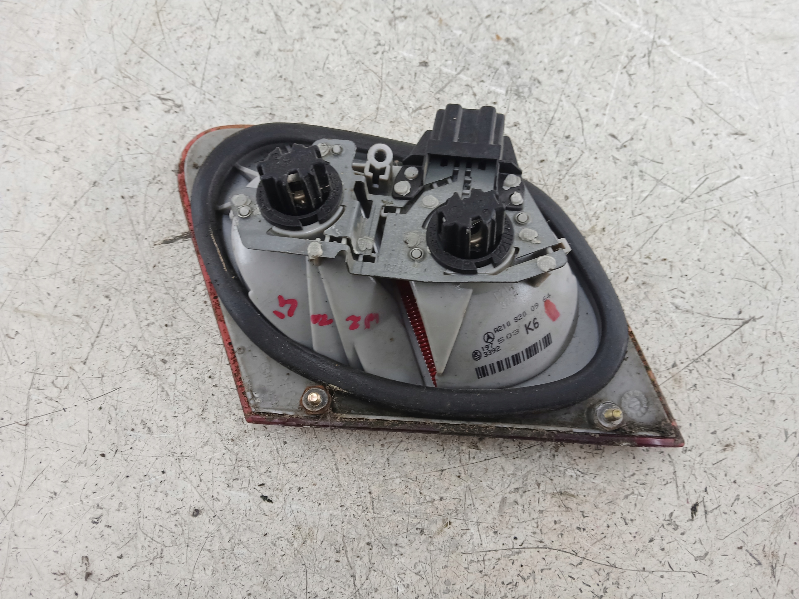 MERCEDES W210 LAMPA LEWA TYŁ KLAPA A2108200964 - zdjęcie 4