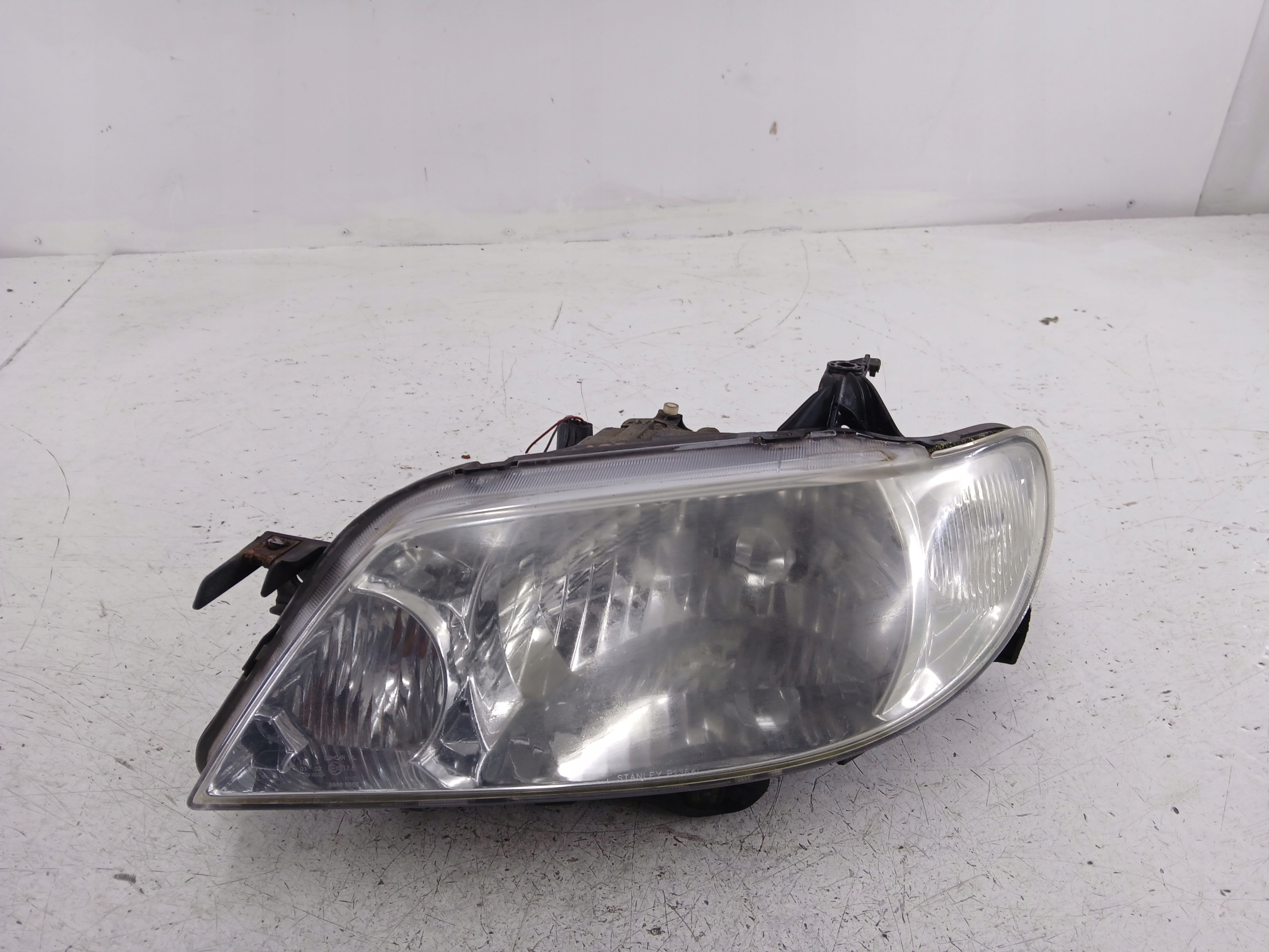 Dodatkowe zdjęcie używanej części: MAZDa 323F BJ LAMPA LEWA PRZÓD