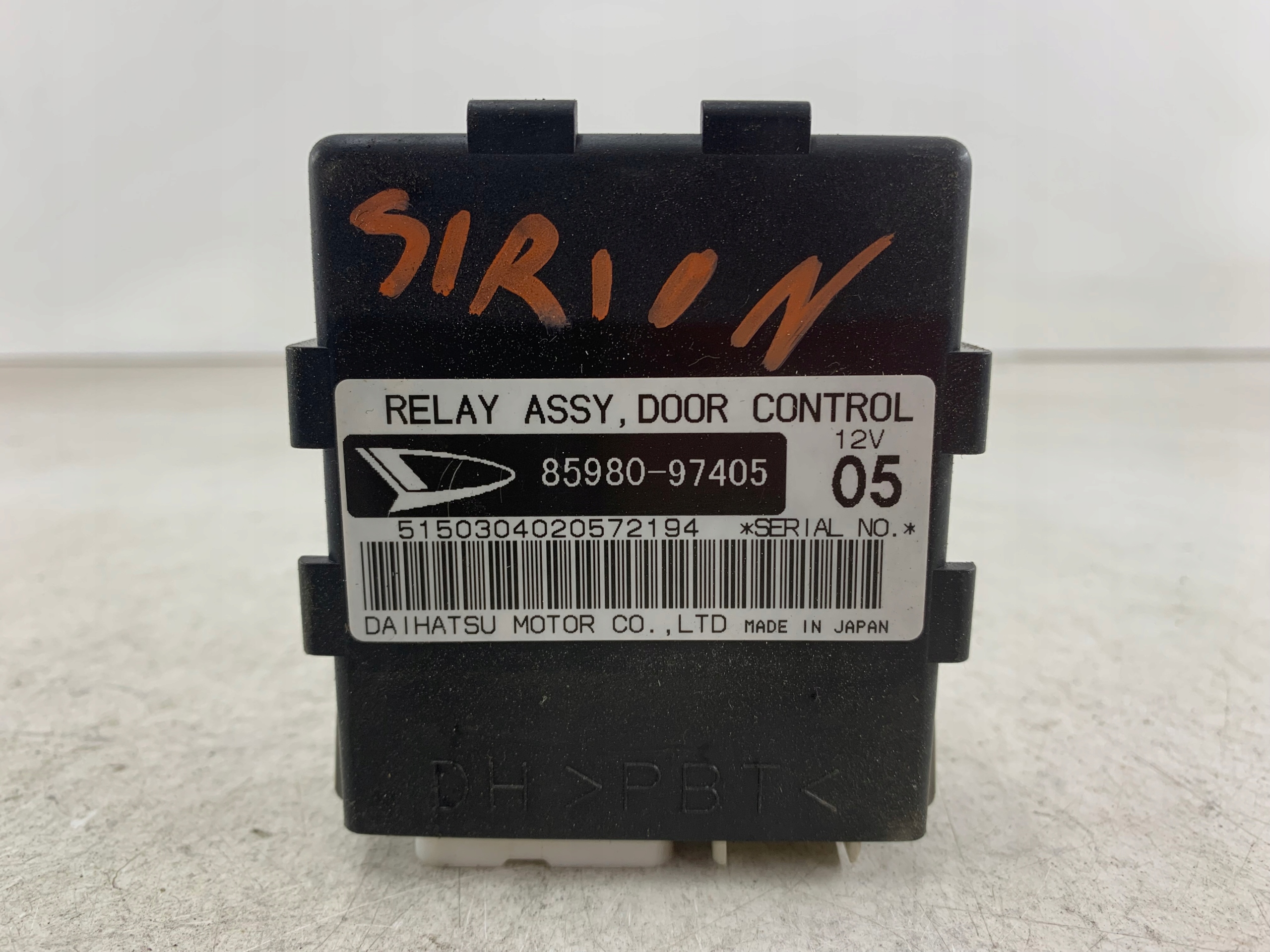 Dodatkowe zdjęcie używanej części: DAIHATSU SIRION STEROWNIK MODUŁ DRZWI 85980-97405