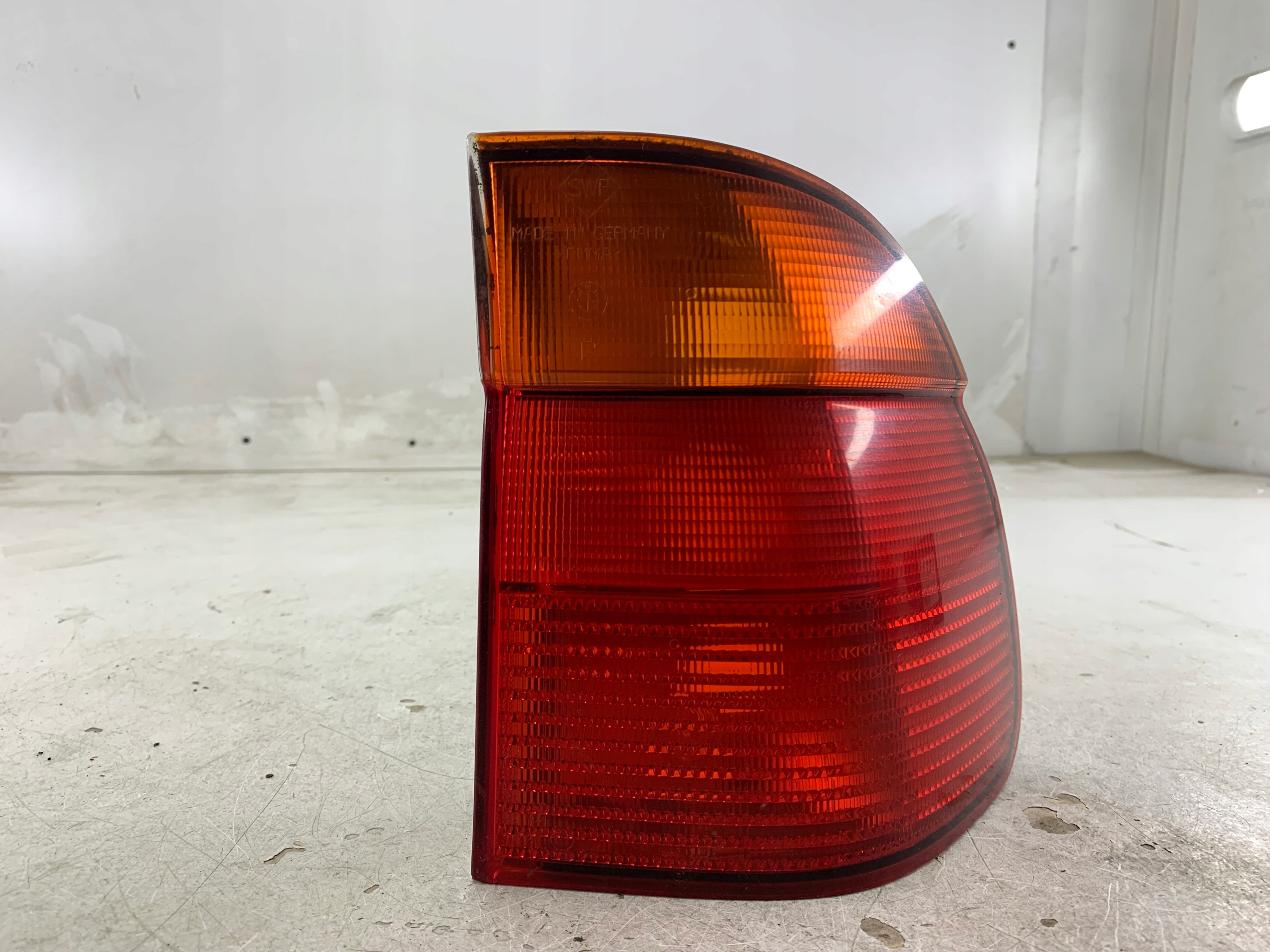 BMW E39 KOMBI TOURING LAMPA PRAWA TYŁ - zdjęcie 2