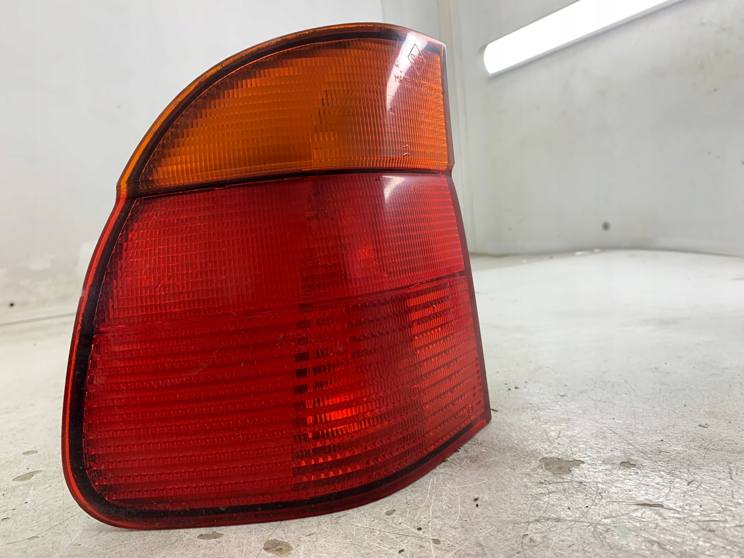 BMW E39 KOMBI TOURING LAMPA LEWA TYŁ - zdjęcie 2