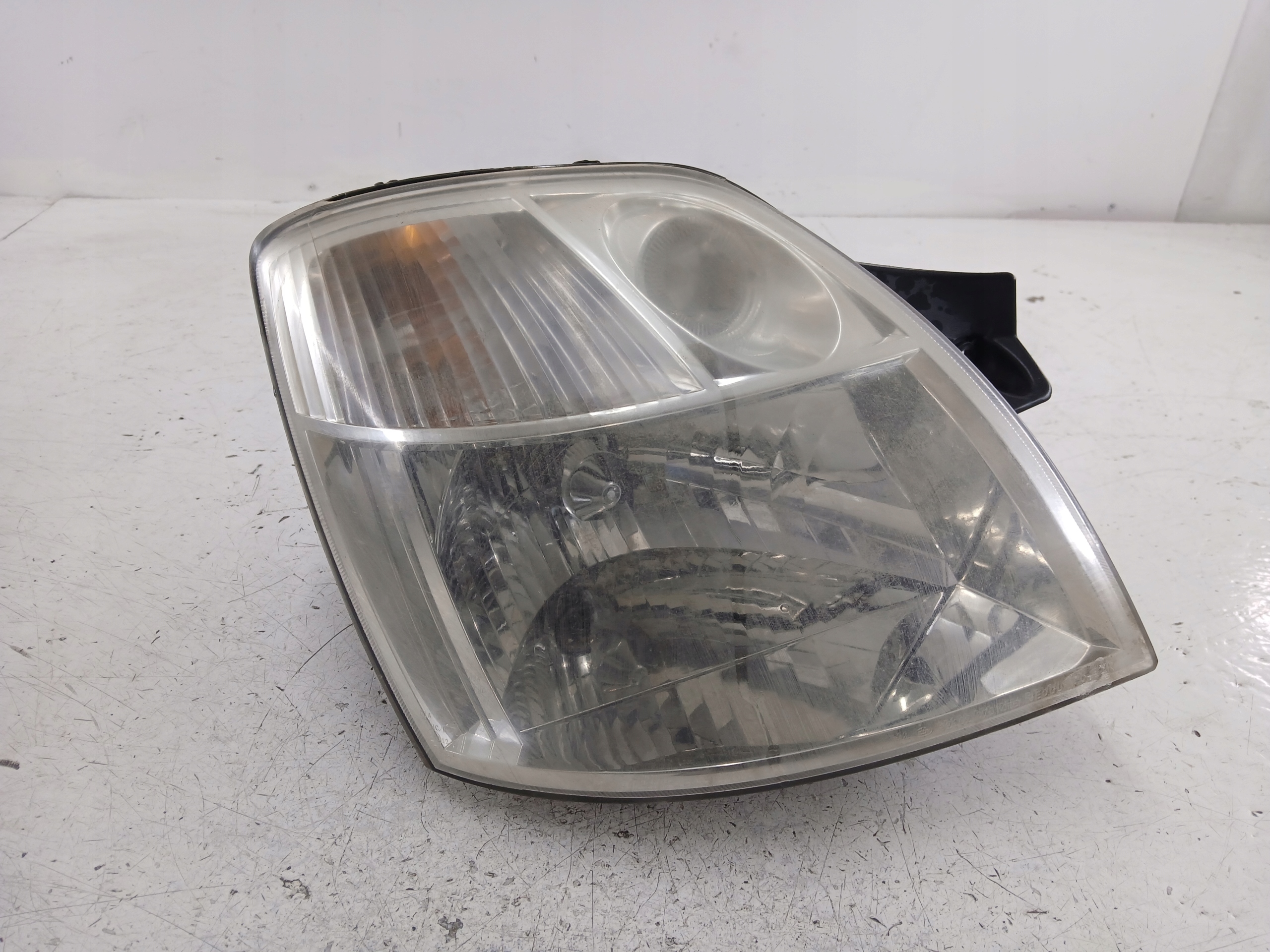 Dodatkowe zdjęcie używanej części: KIA PICANTO I LAMPA PRAWA PRZÓD