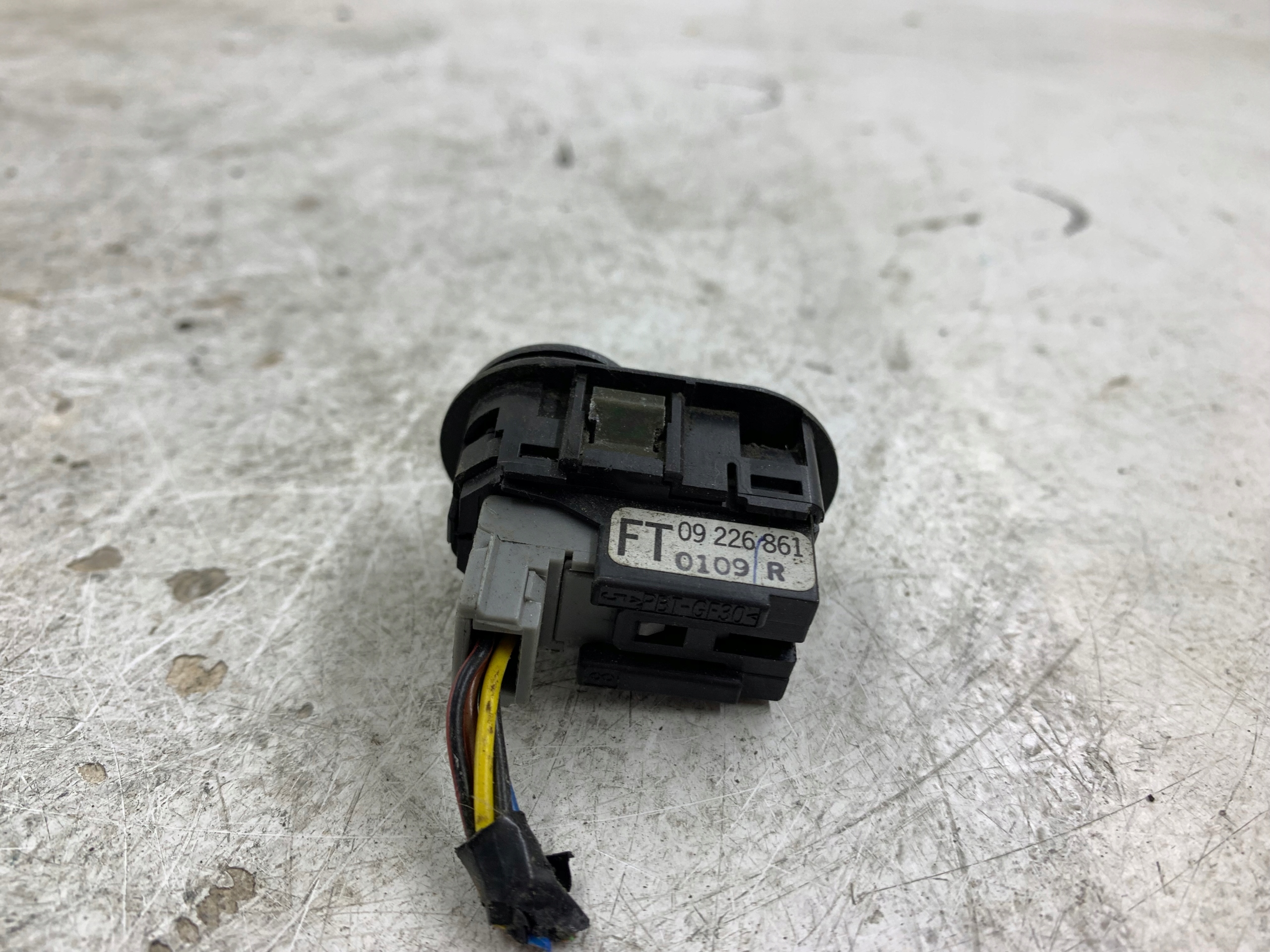 Dodatkowe zdjęcie używanej części: OPEL ASTRA II G ZAFIRA A MERIVA A PANEL REGULACJI LUSTEREK 09226861