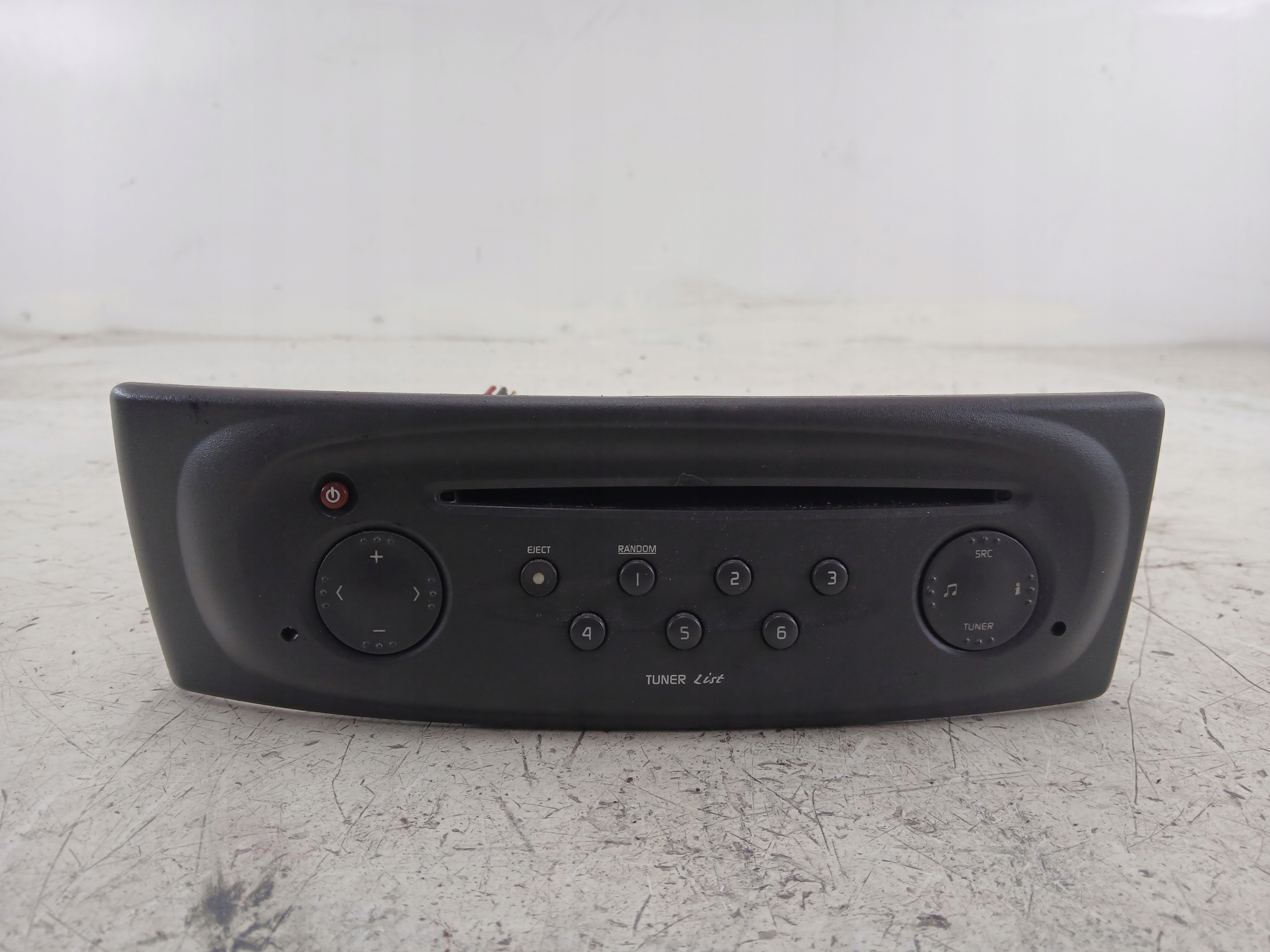 Dodatkowe zdjęcie używanej części: RENAULT CLIO II RADIO FABRYCZNE CD 8200057681D + KOD 6105