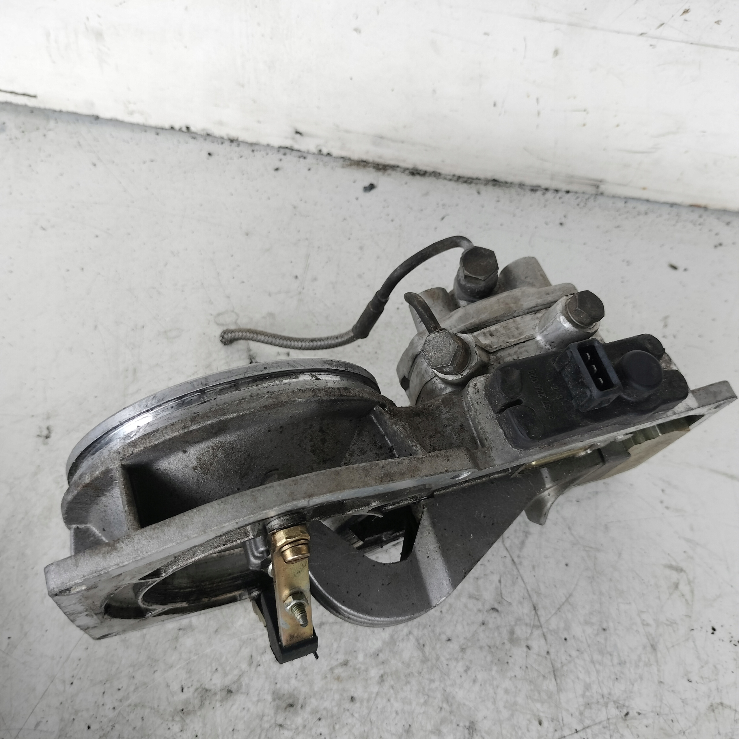 AUDI 80 B3 1.8 ROZDZIELACZ PALIWA 026133353 BOSCH - zdjęcie 6