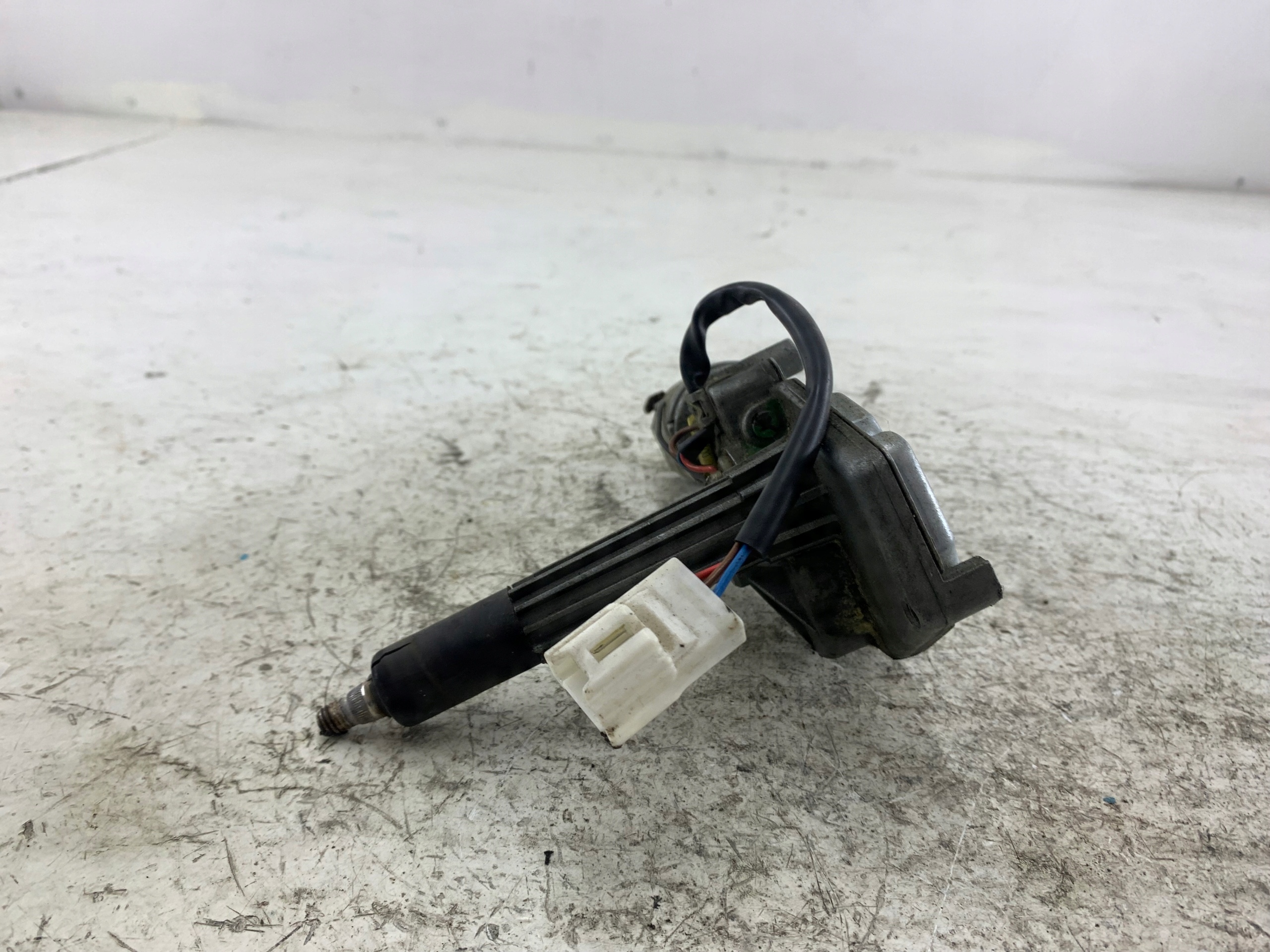 NISSAN ALMERA TINO MECHANIZM WYCIERACZKI TYŁ 28710BU010 - zdjęcie 3