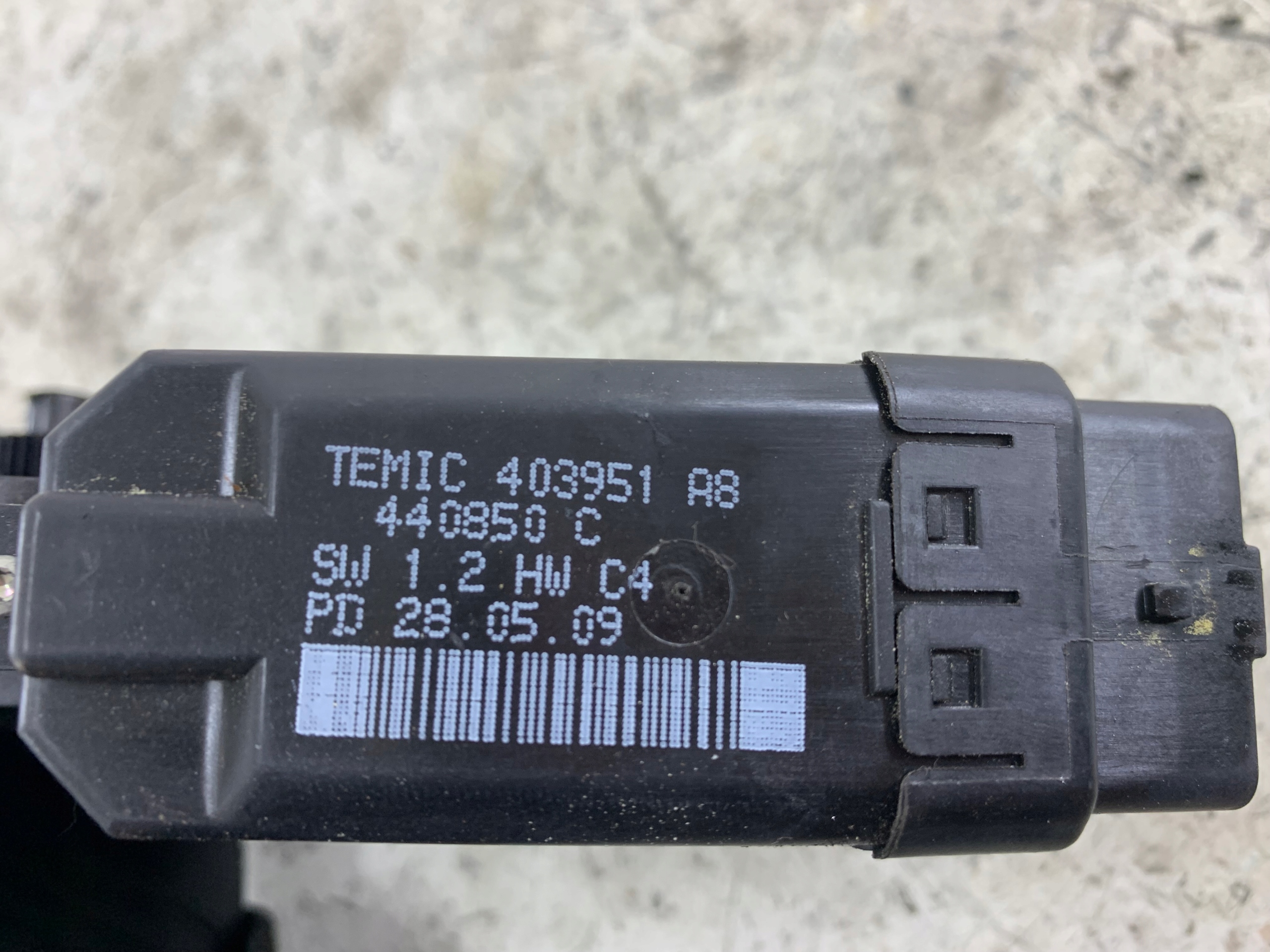 KIA CEED I SILNICZEK SZYBY PRAWY PRZÓD 402054D - zdjęcie 6