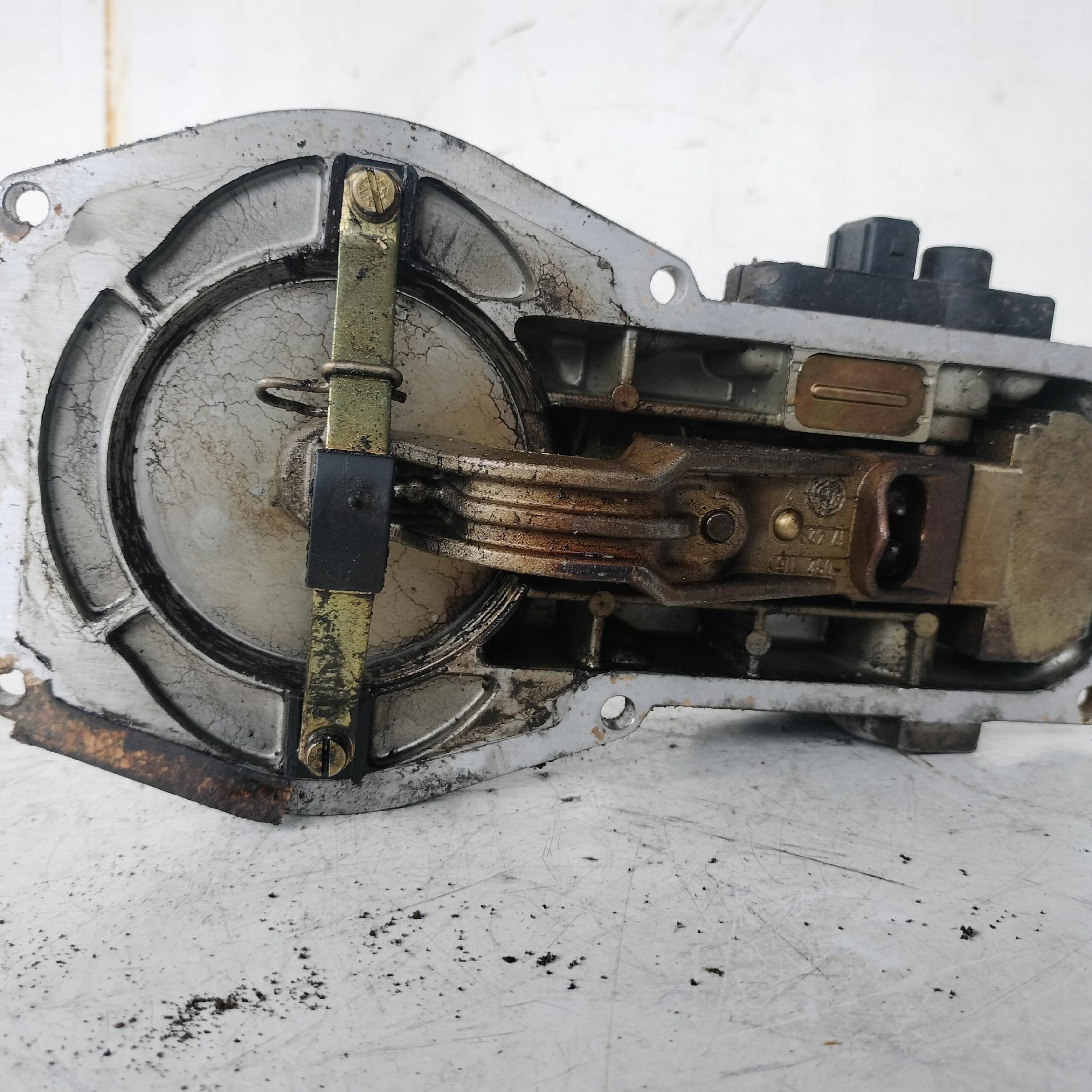 AUDI 80 B3 1.8 ROZDZIELACZ PALIWA 026133353 BOSCH - zdjęcie 4