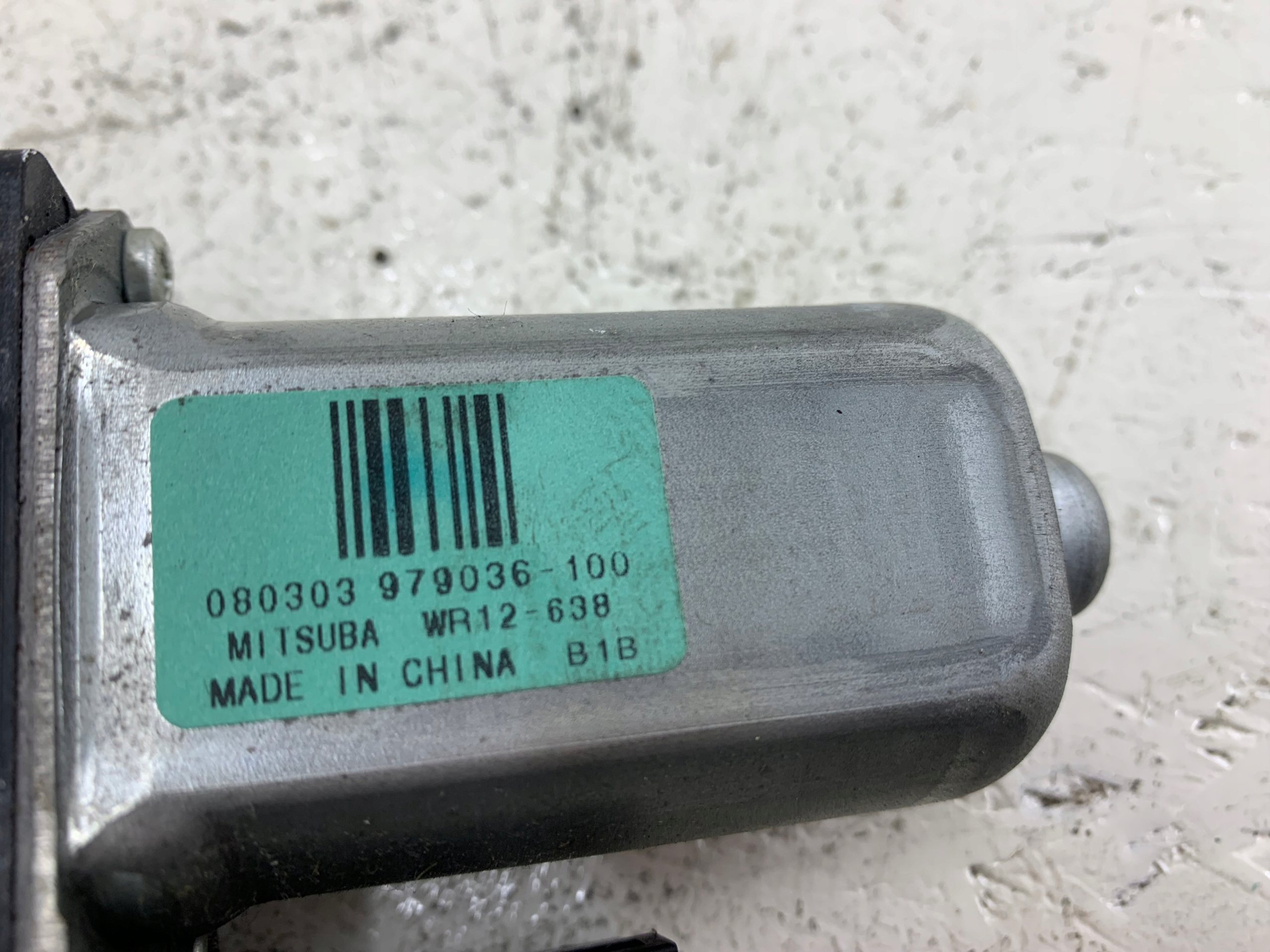 Dodatkowe zdjęcie używanej części: FORD C MAX MK1 SILNICZEK SZYBY PRAWY PRZÓD 979036-100