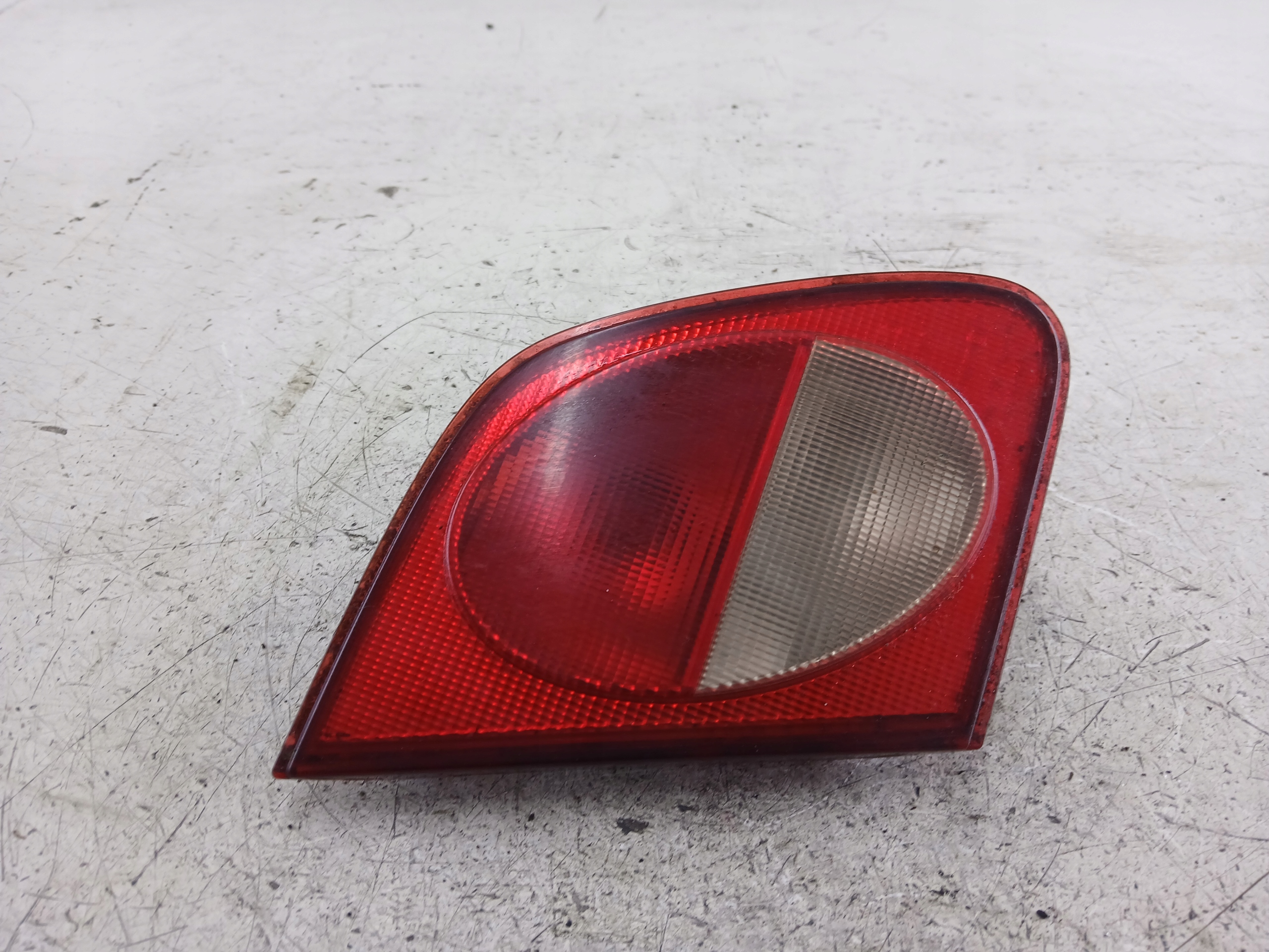 Dodatkowe zdjęcie używanej części: MERCEDES W210 LAMPA LEWA TYŁ KLAPA A2108200964