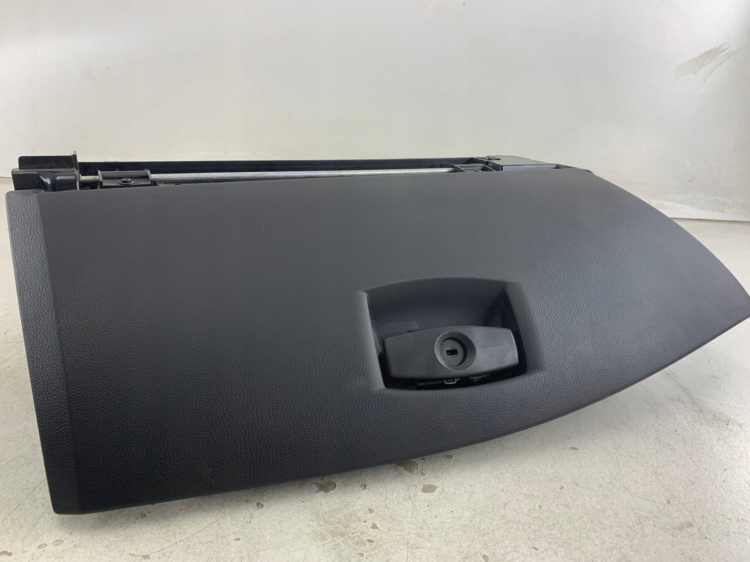 BMW E60 SCHOWEK PASAŻERA CZARNY - zdjęcie 2