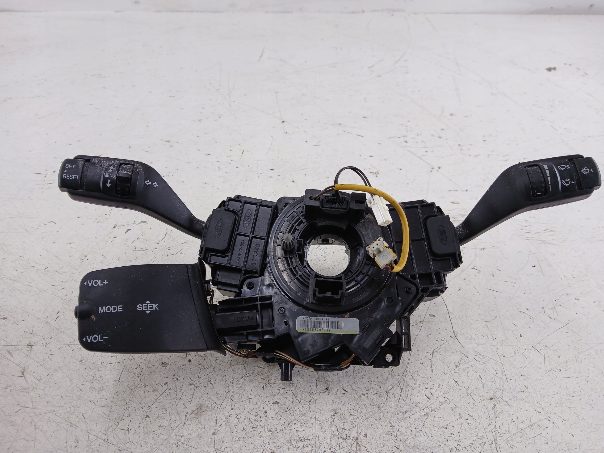 Dodatkowe zdjęcie używanej części: FORD FOCUS MK2 PRZEŁĄCZNIK ZESPOLONY 4M5T14A664AB