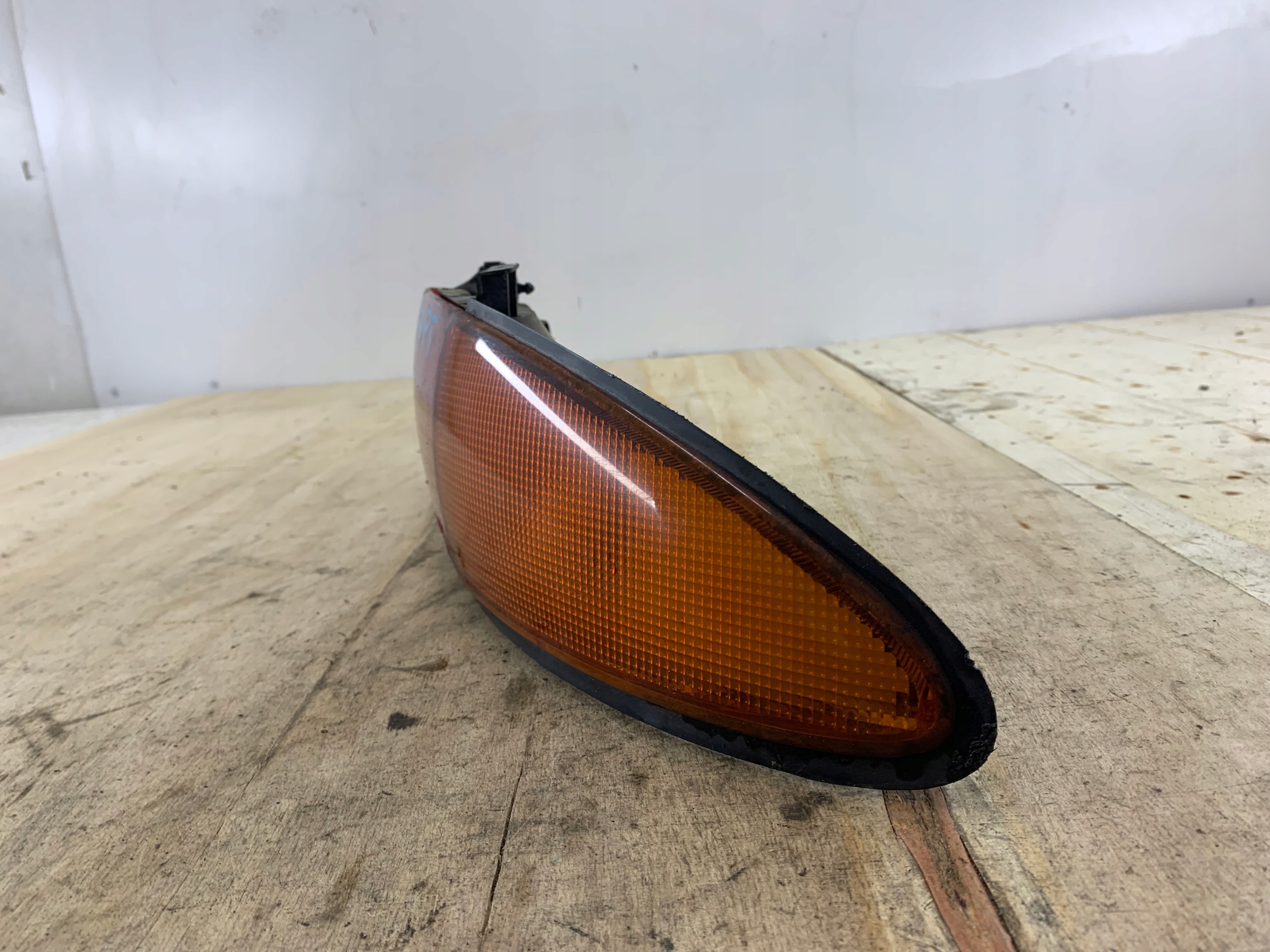 Dodatkowe zdjęcie używanej części: MAZDA MX-3 LAMPA PRAWY TYŁ